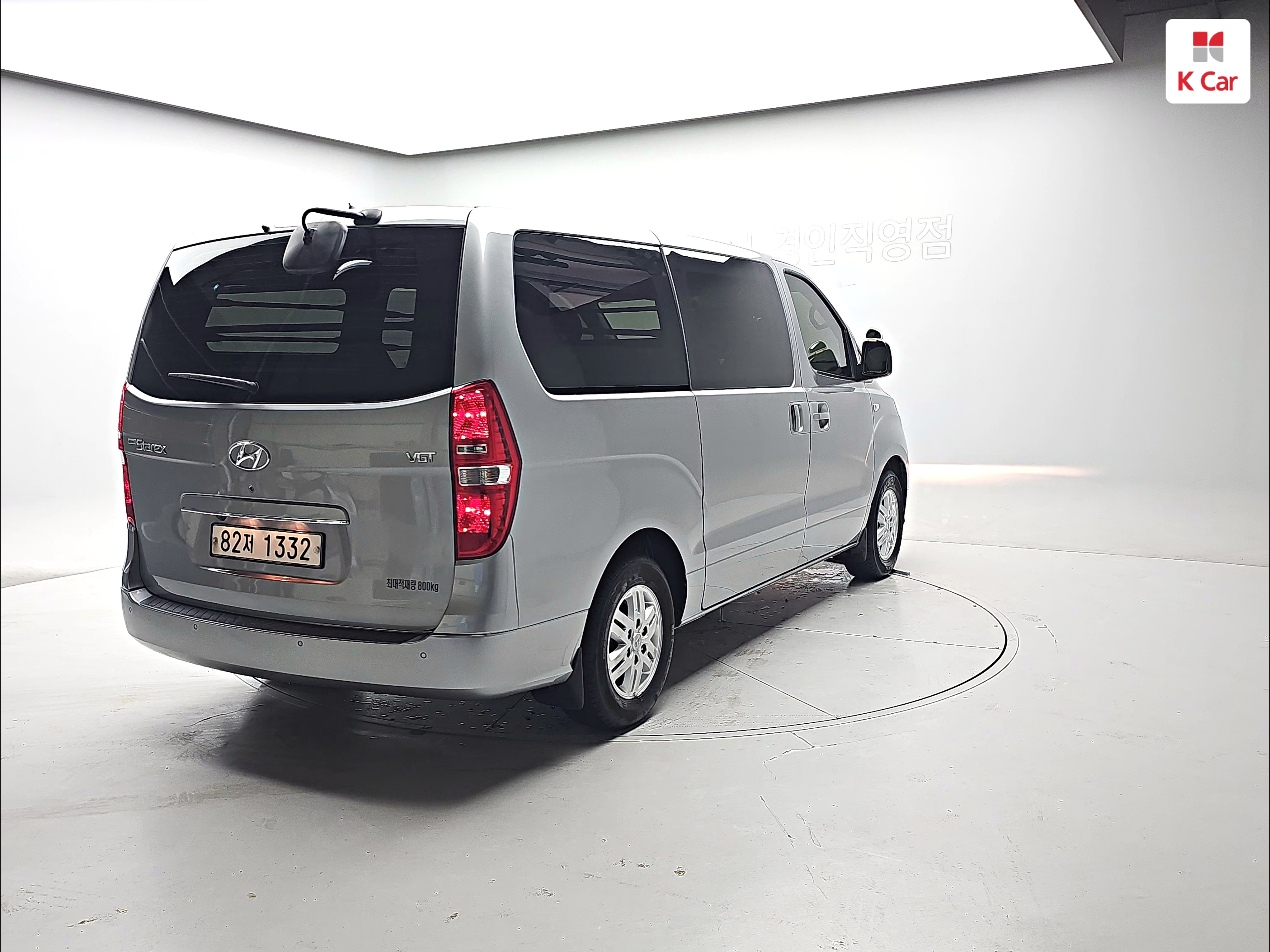 HYUNDAI The New Grand Starex 3-Seater Diesel Van