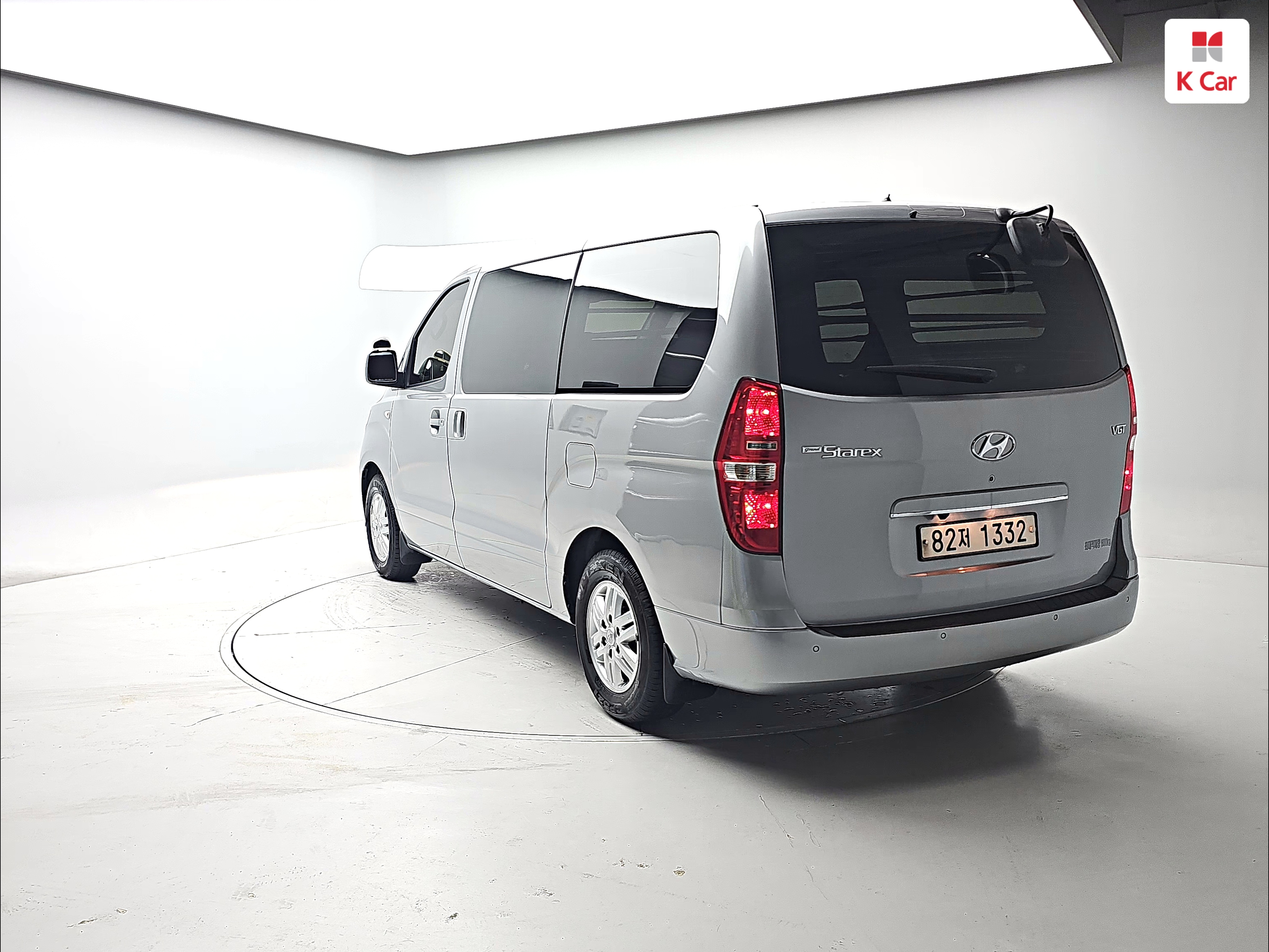 HYUNDAI The New Grand Starex 3-Seater Diesel Van