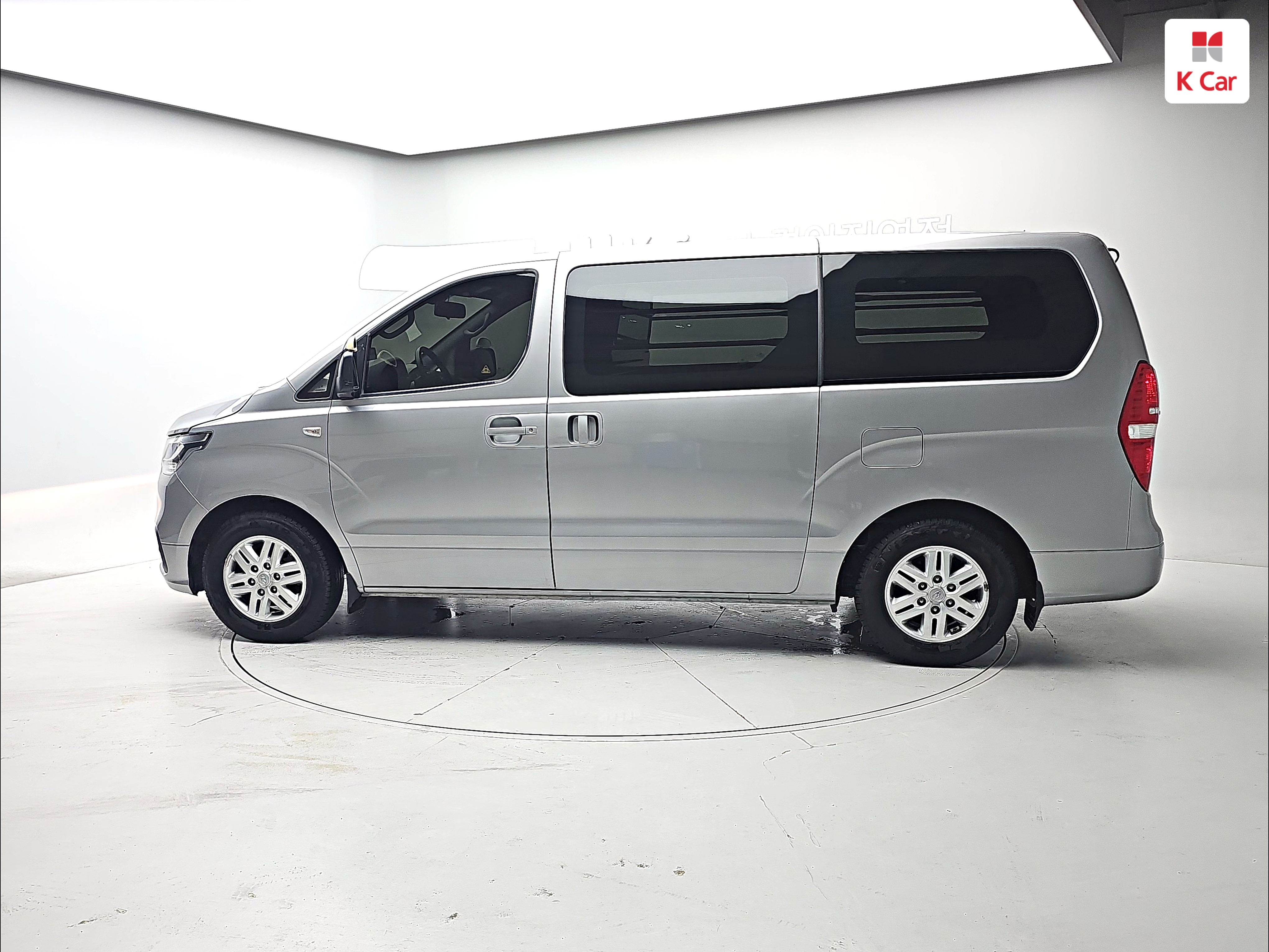 HYUNDAI The New Grand Starex 3-Seater Diesel Van