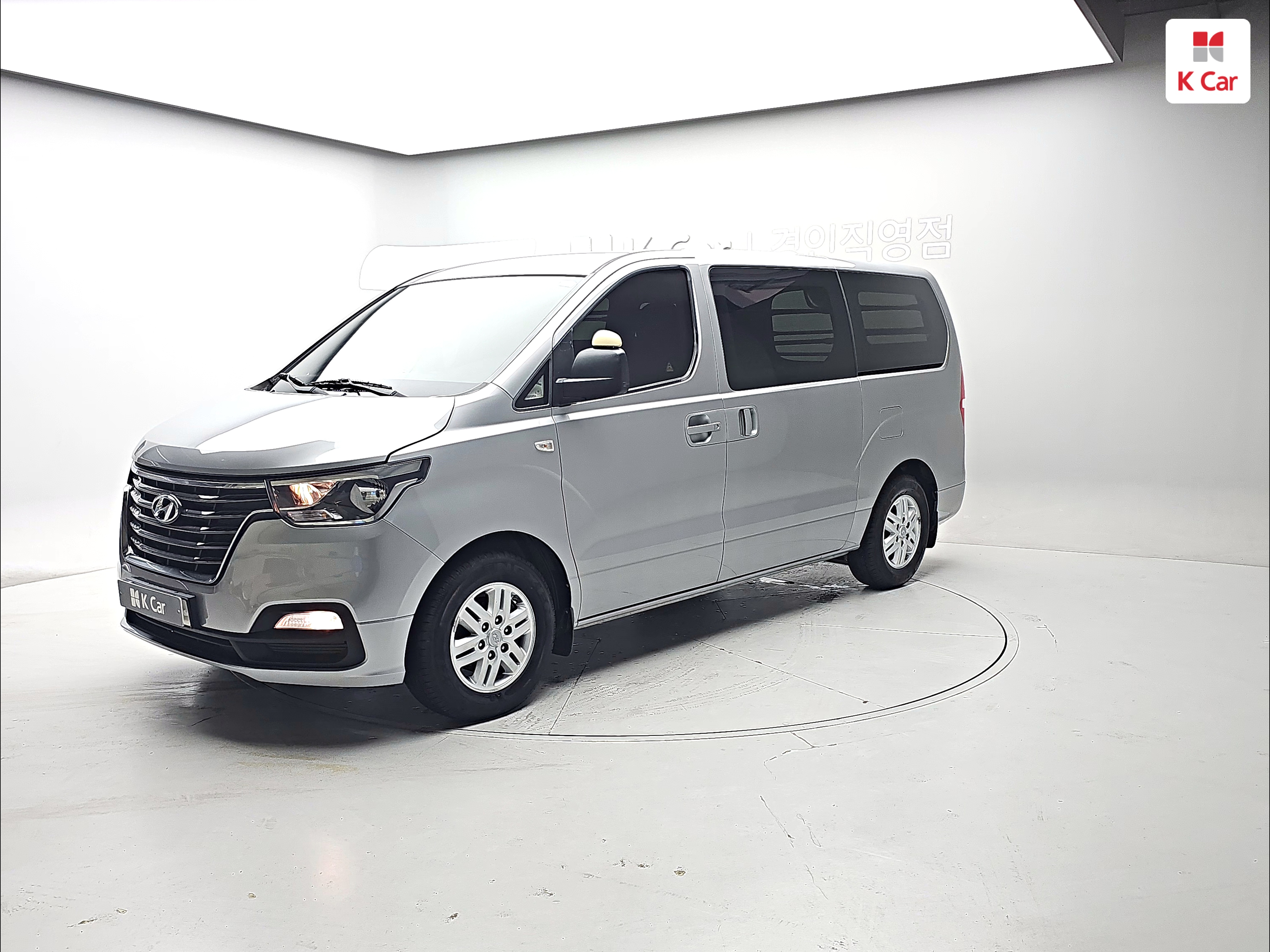 HYUNDAI The New Grand Starex 3-Seater Diesel Van