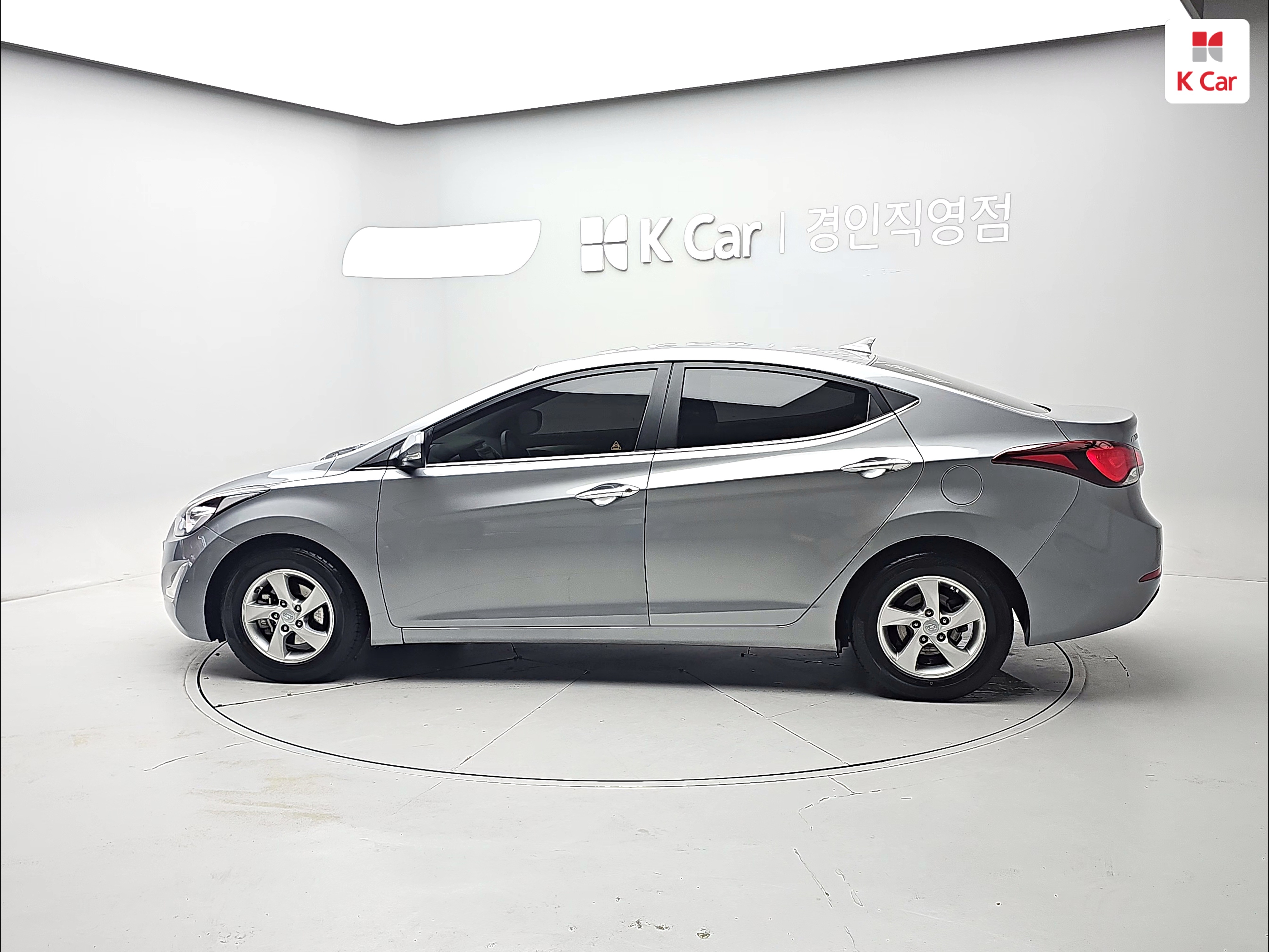 HYUNDAI The New Avante MD 1.6 GDI