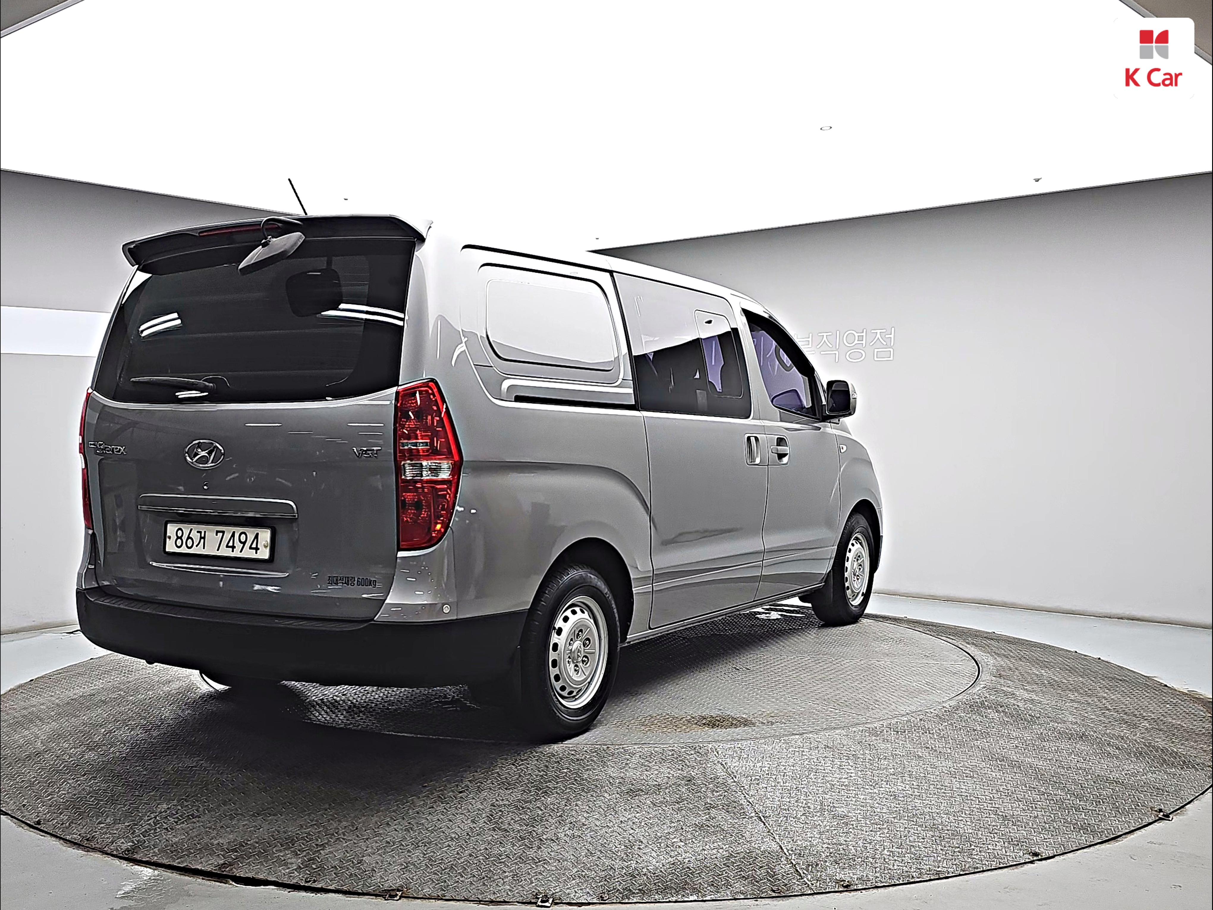 HYUNDAI Grand Starex 5-Seater Diesel Van