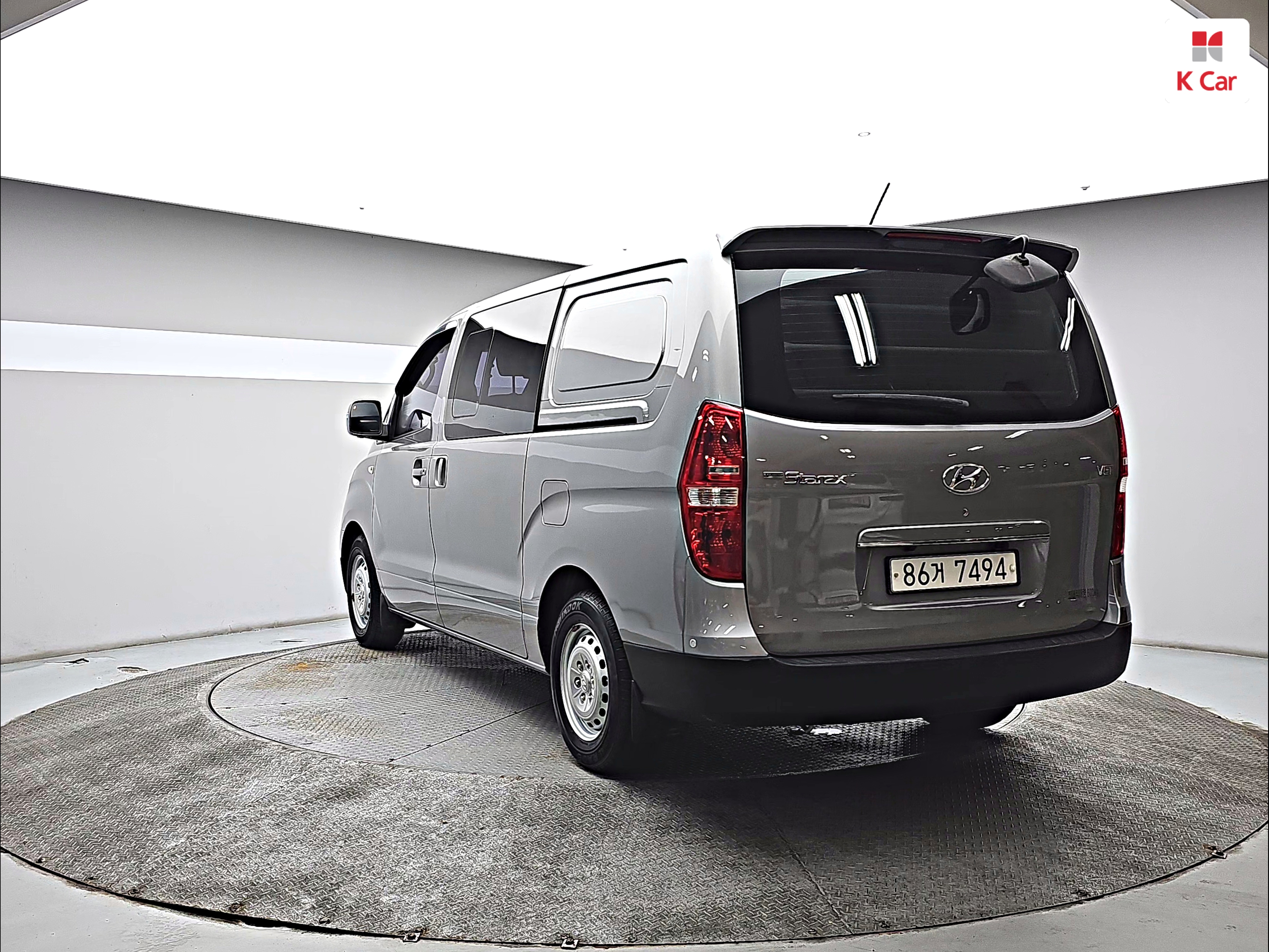 HYUNDAI Grand Starex 5-Seater Diesel Van