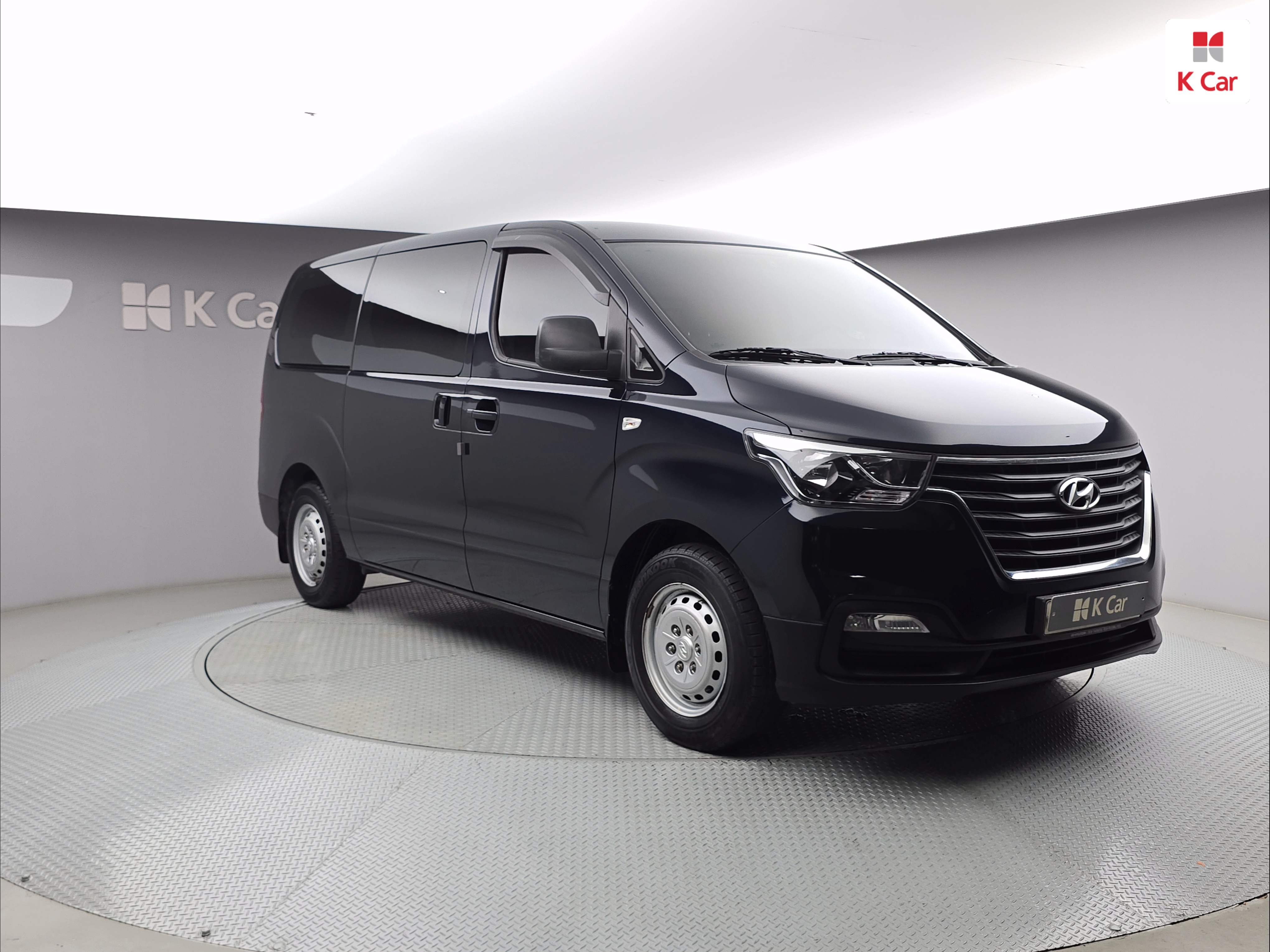 HYUNDAI The New Grand Starex 3-Seater Diesel Van