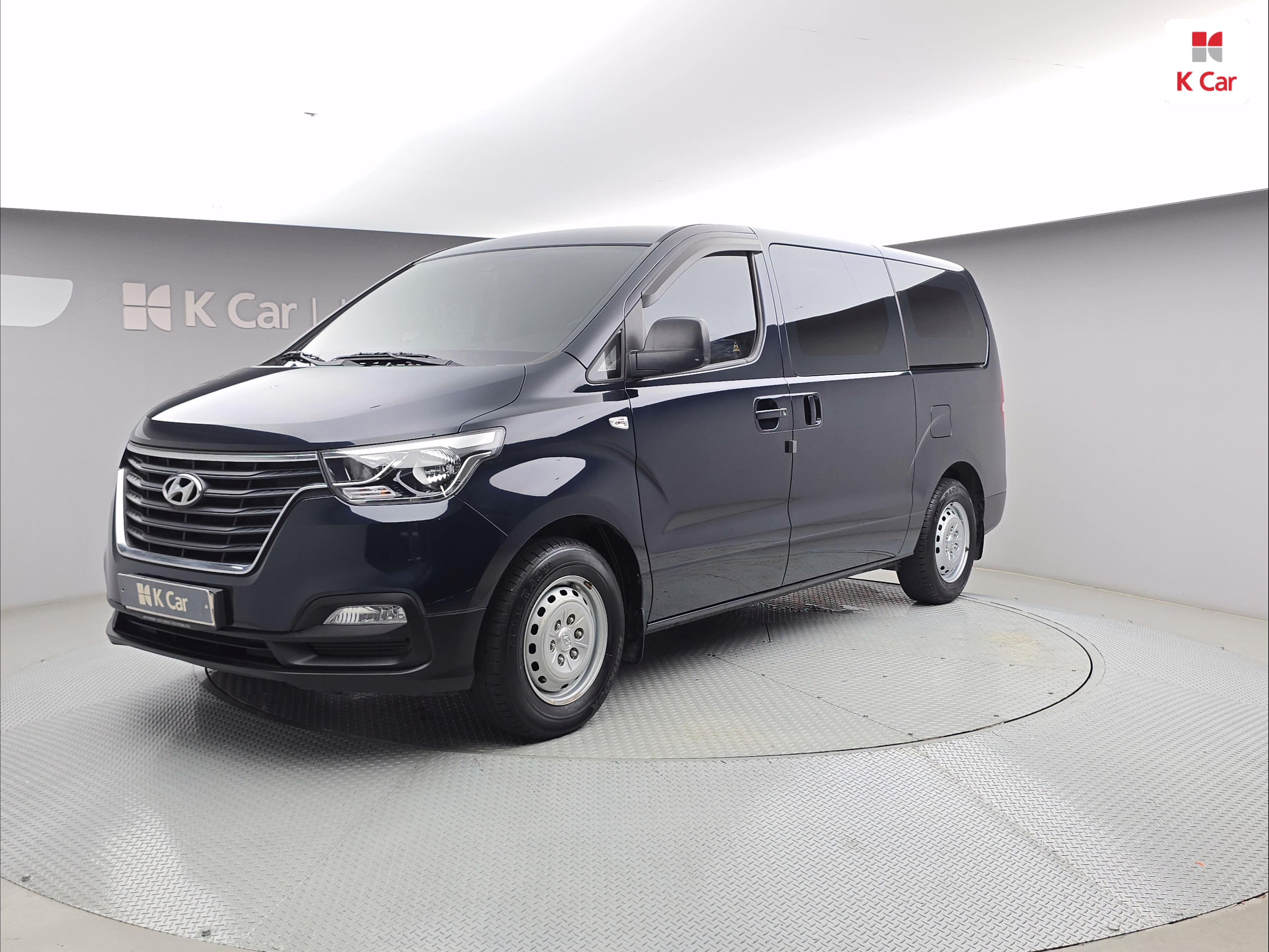 HYUNDAI The New Grand Starex 3-Seater Diesel Van