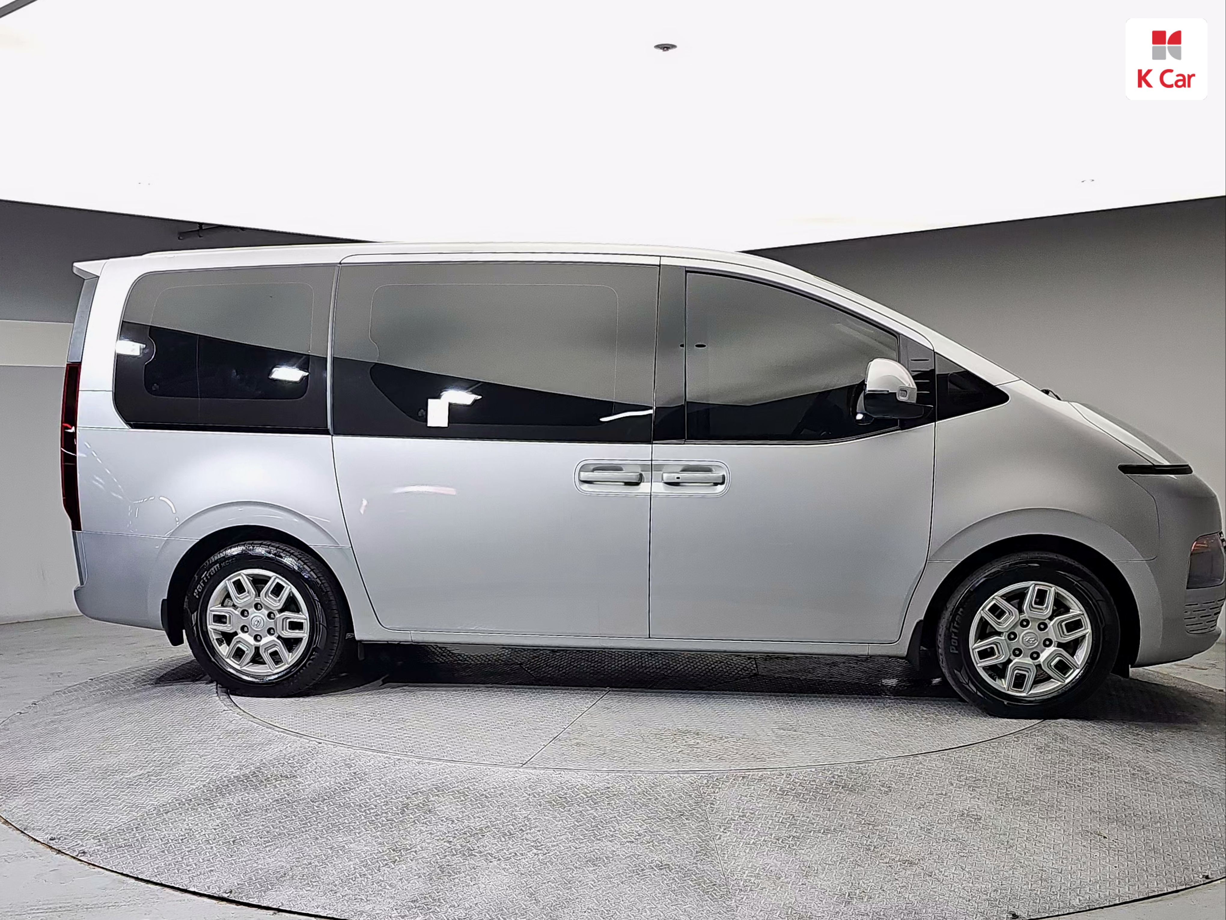 HYUNDAI Staria 2.2 Diesel Tourer 11-Seater 2W