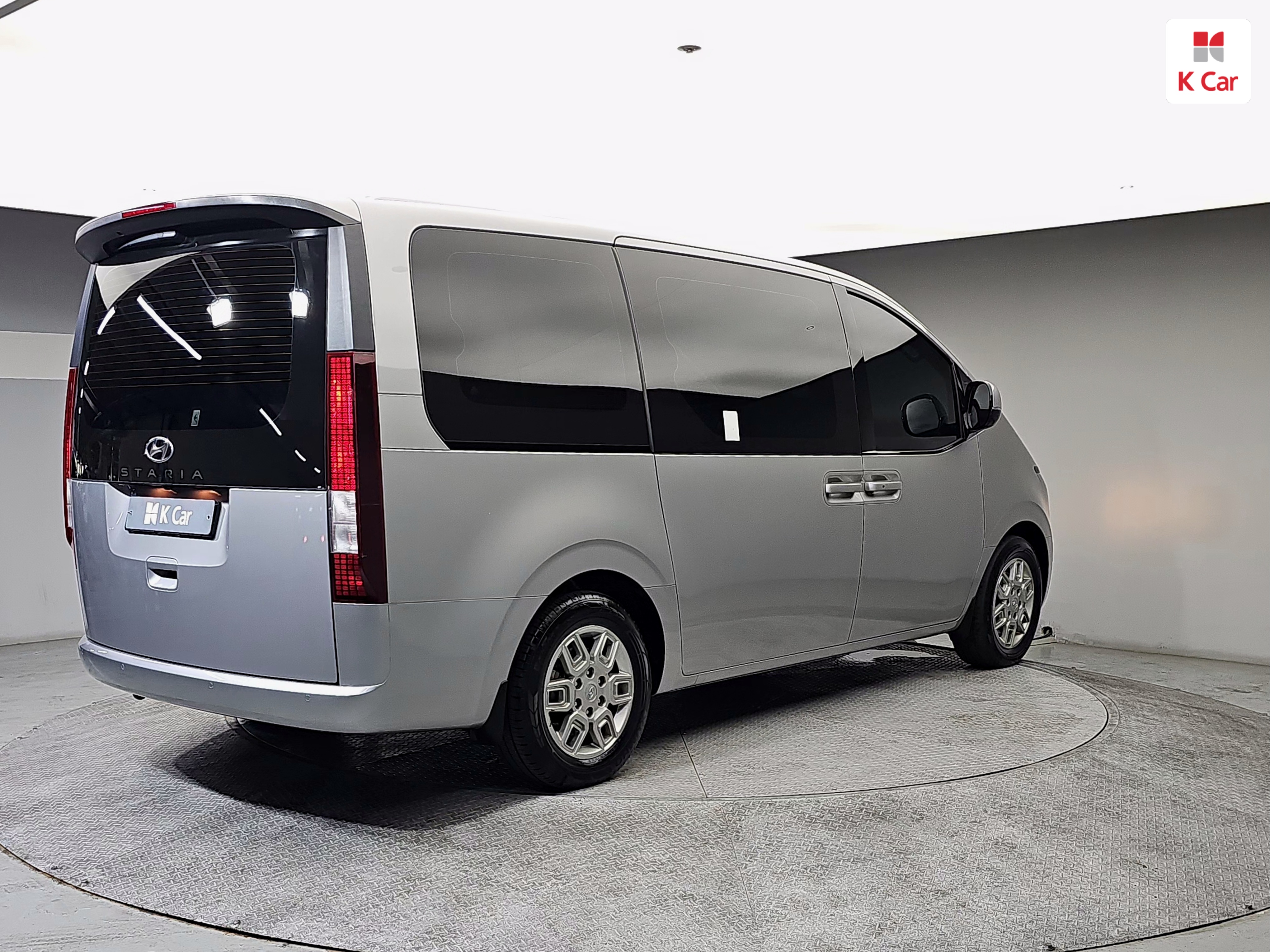 HYUNDAI Staria 2.2 Diesel Tourer 11-Seater 2W