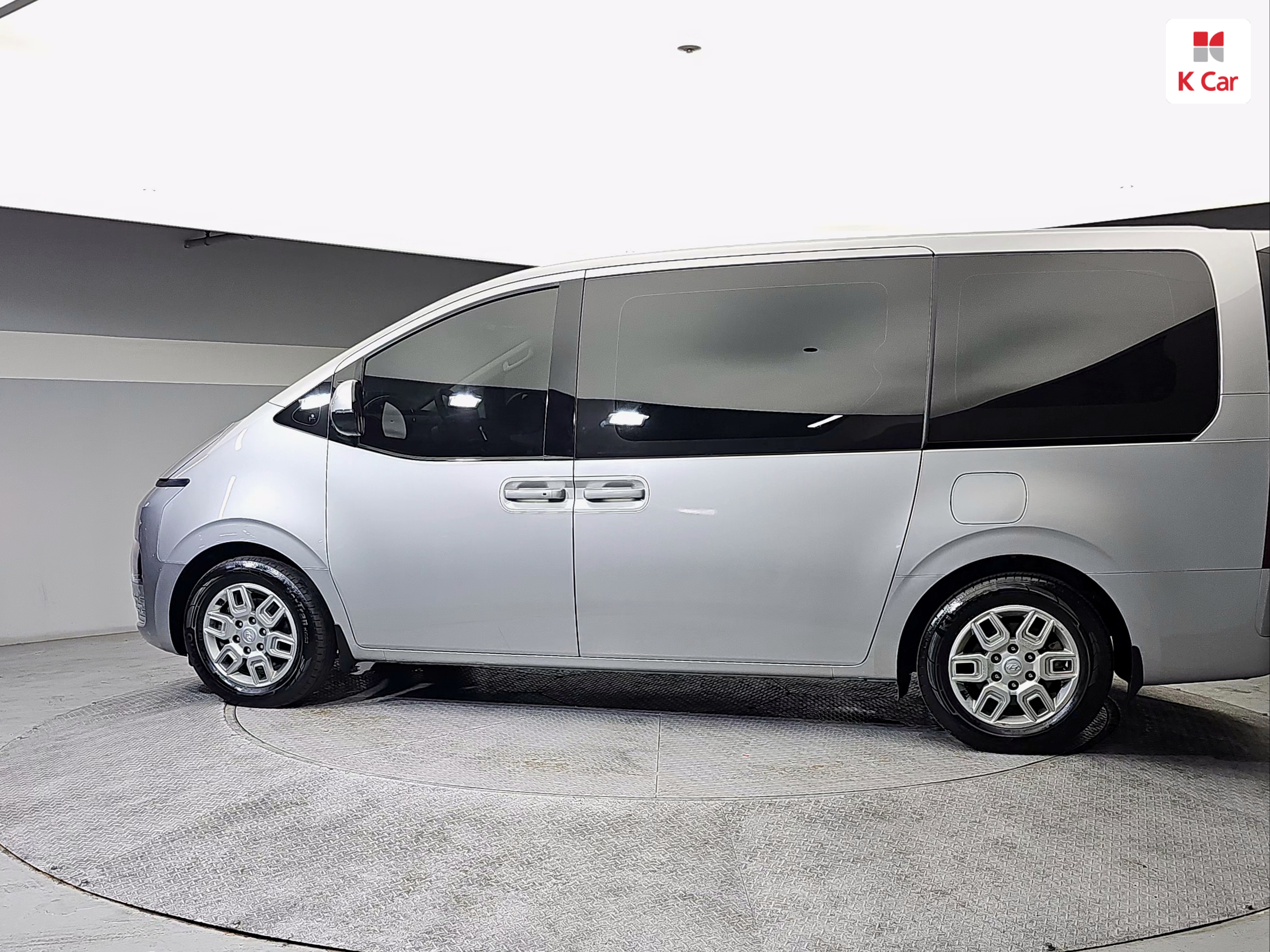 HYUNDAI Staria 2.2 Diesel Tourer 11-Seater 2W