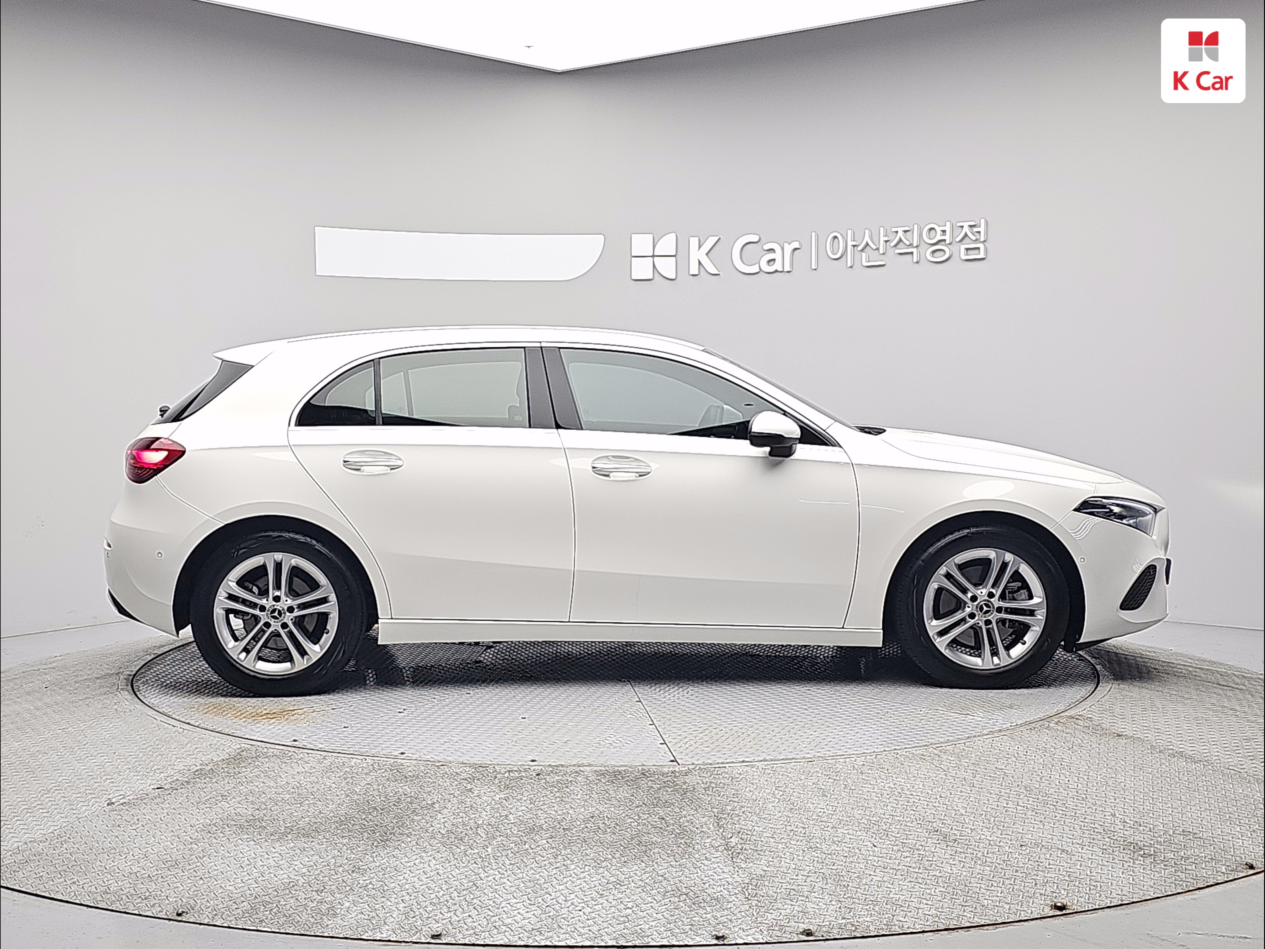 BENZ A-Class (4th Generation) A220