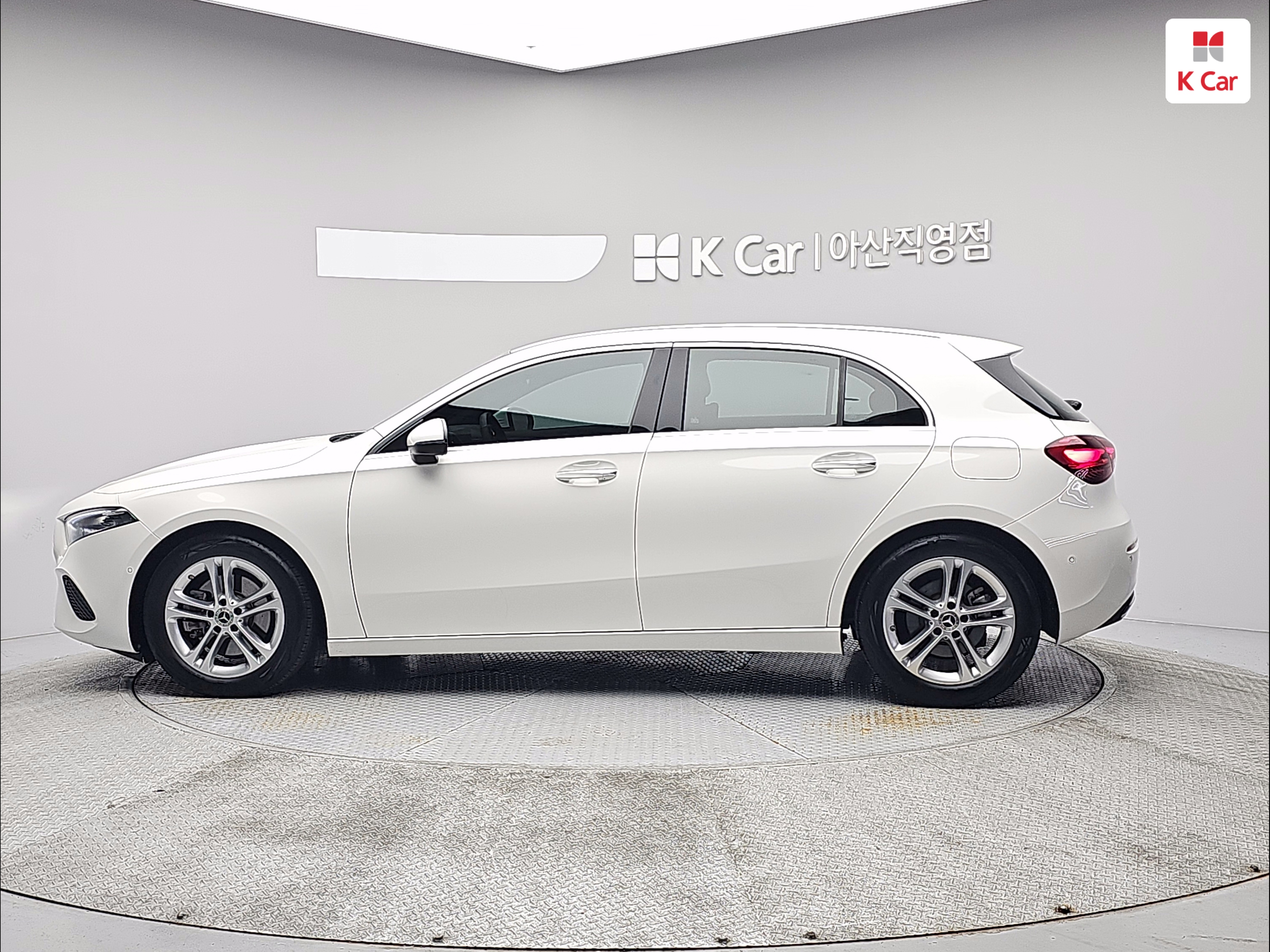 BENZ A-Class (4th Generation) A220
