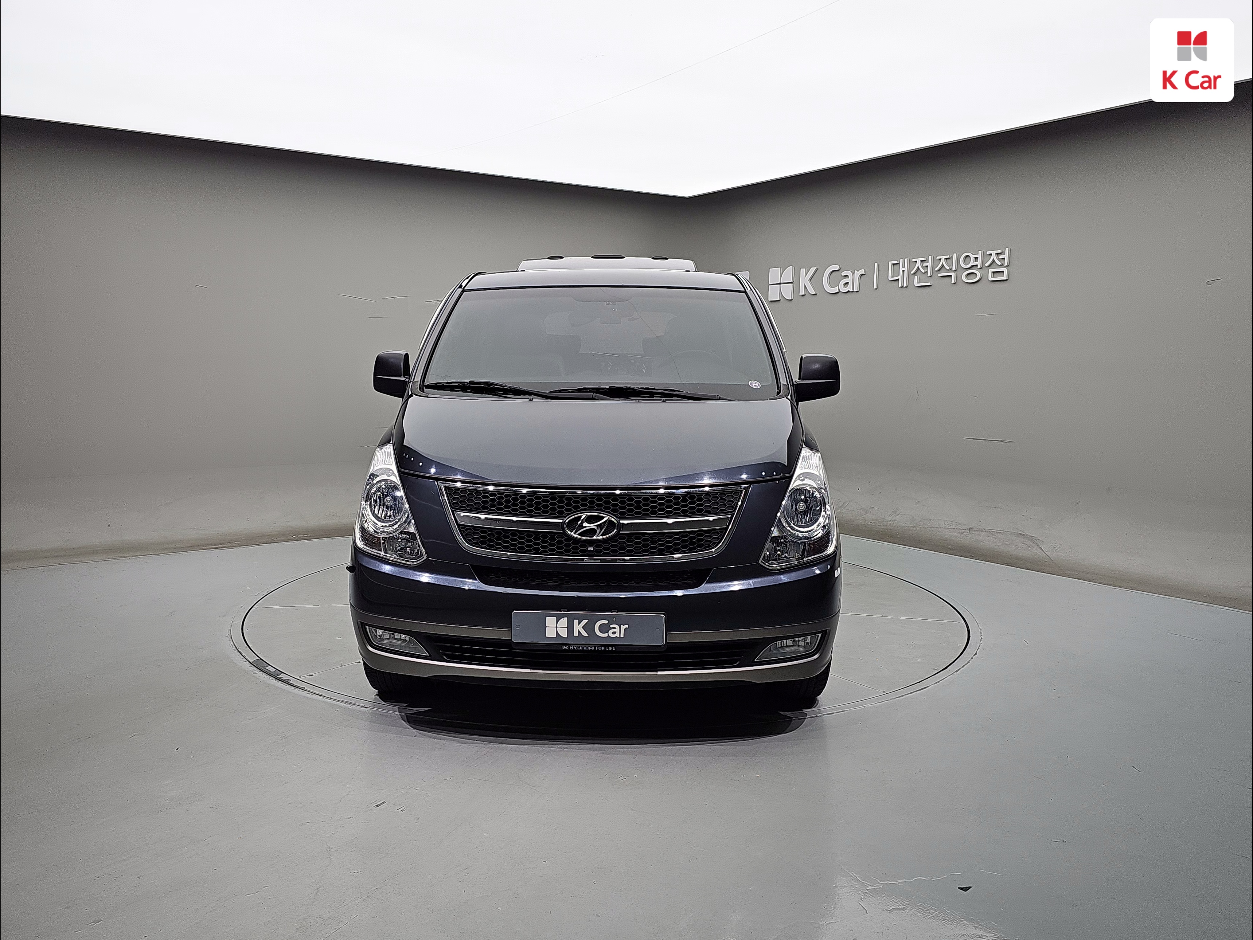 HYUNDAI Grand Starex 11-Seater Diesel