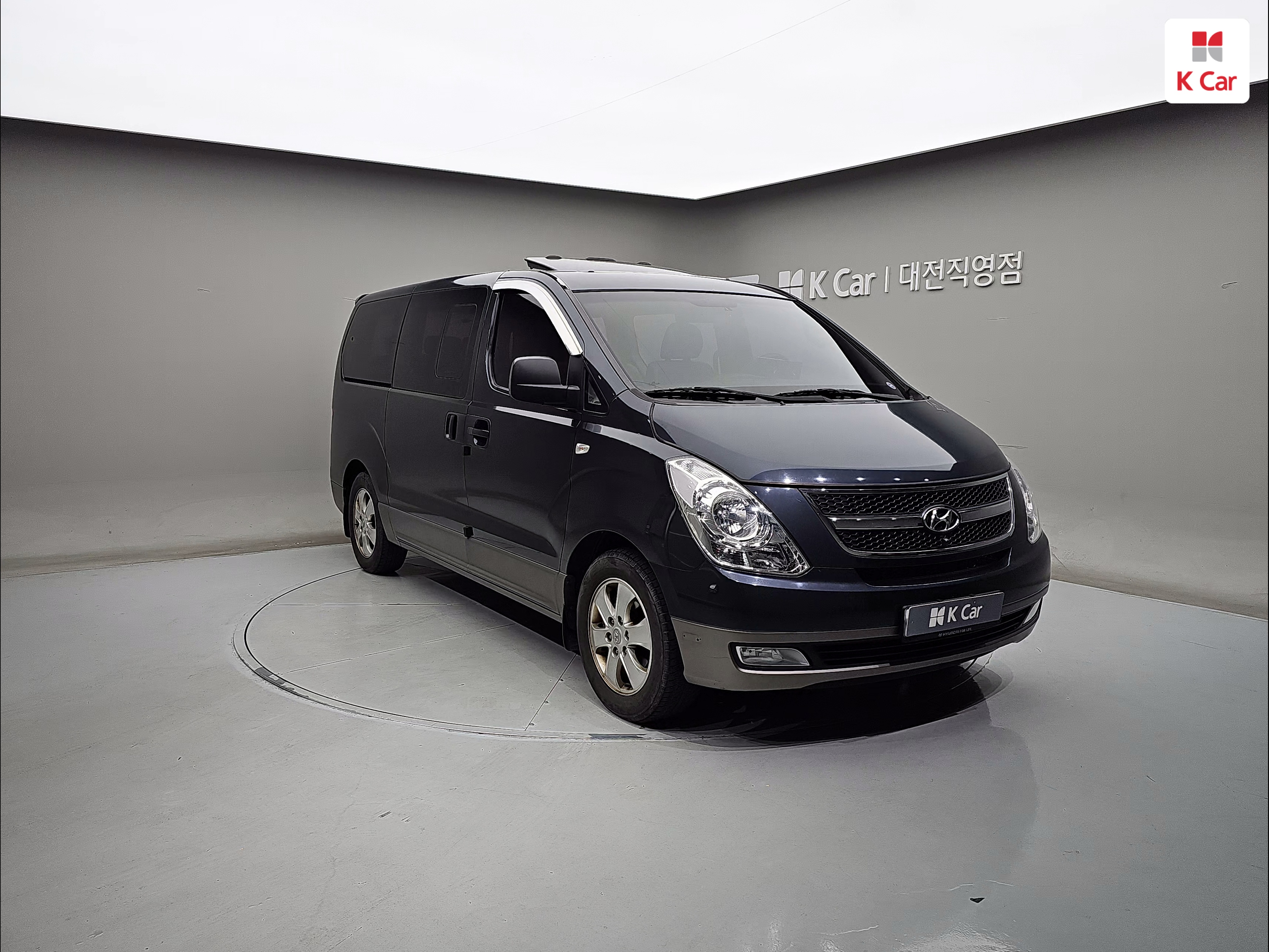 HYUNDAI Grand Starex 11-Seater Diesel