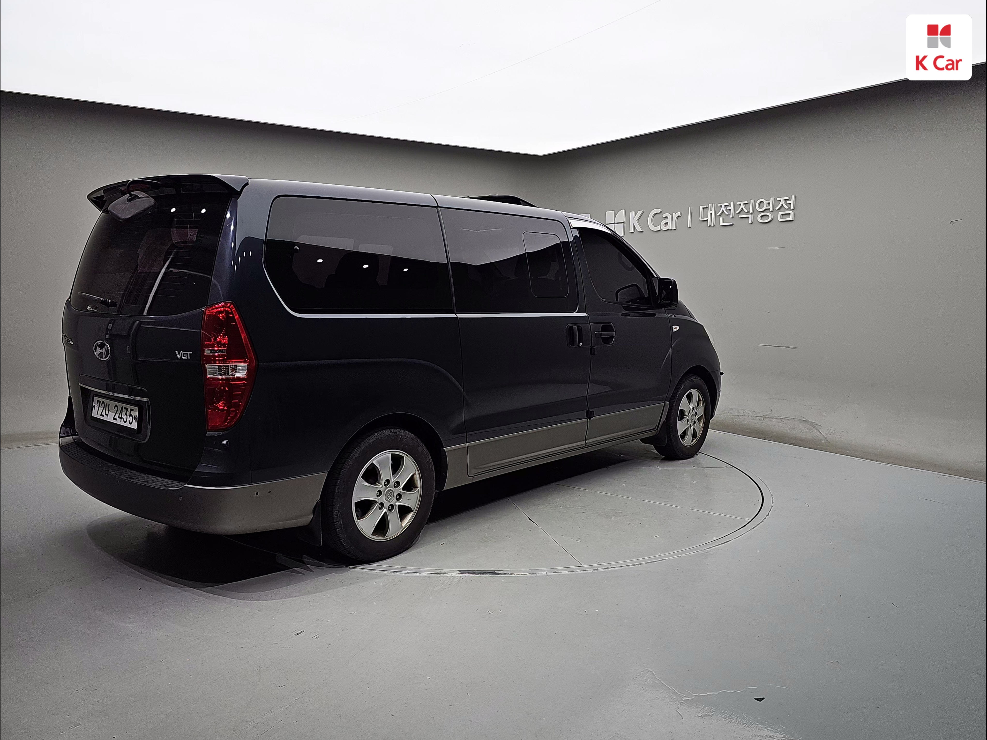 HYUNDAI Grand Starex 11-Seater Diesel
