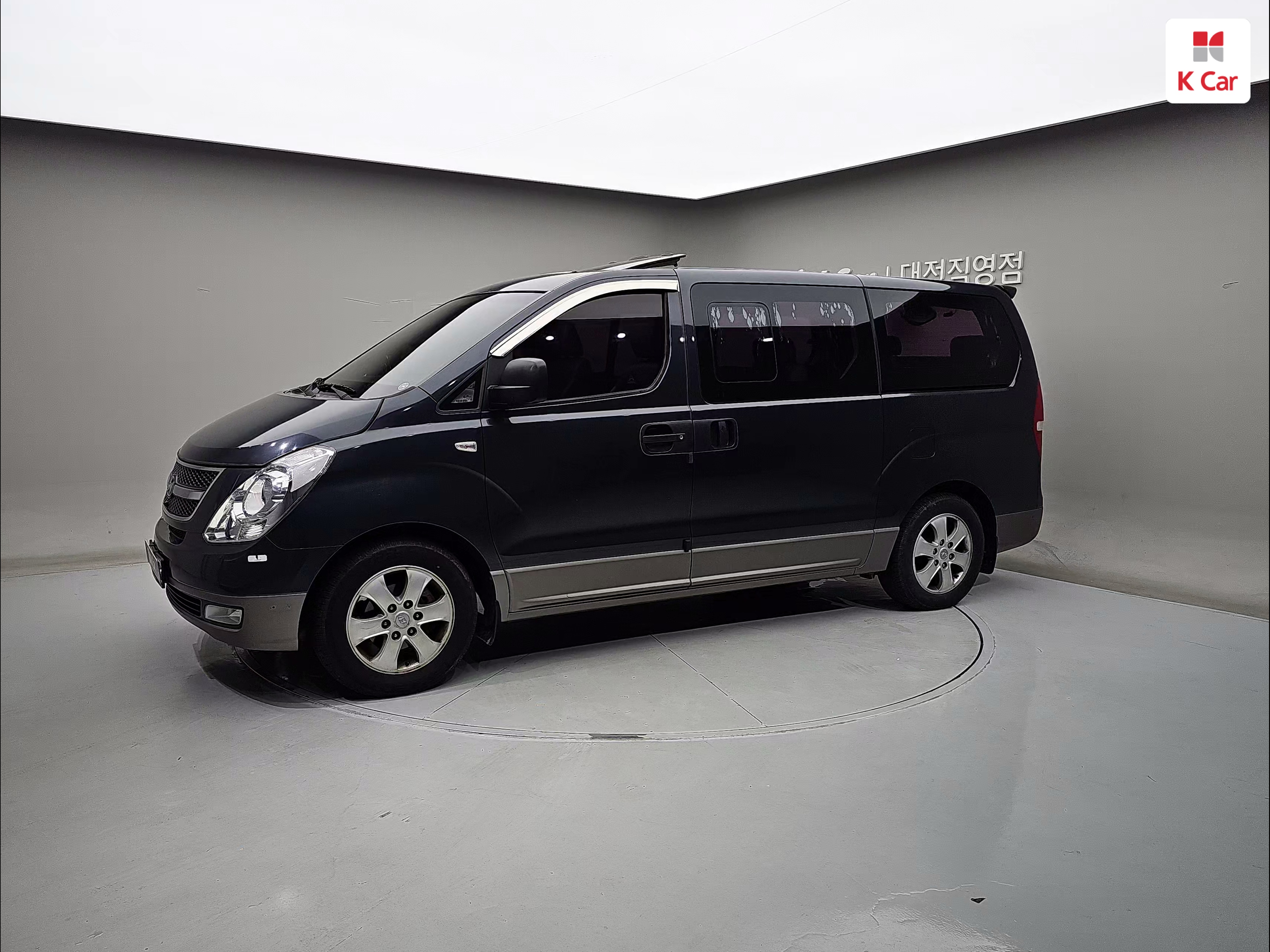 HYUNDAI Grand Starex 11-Seater Diesel