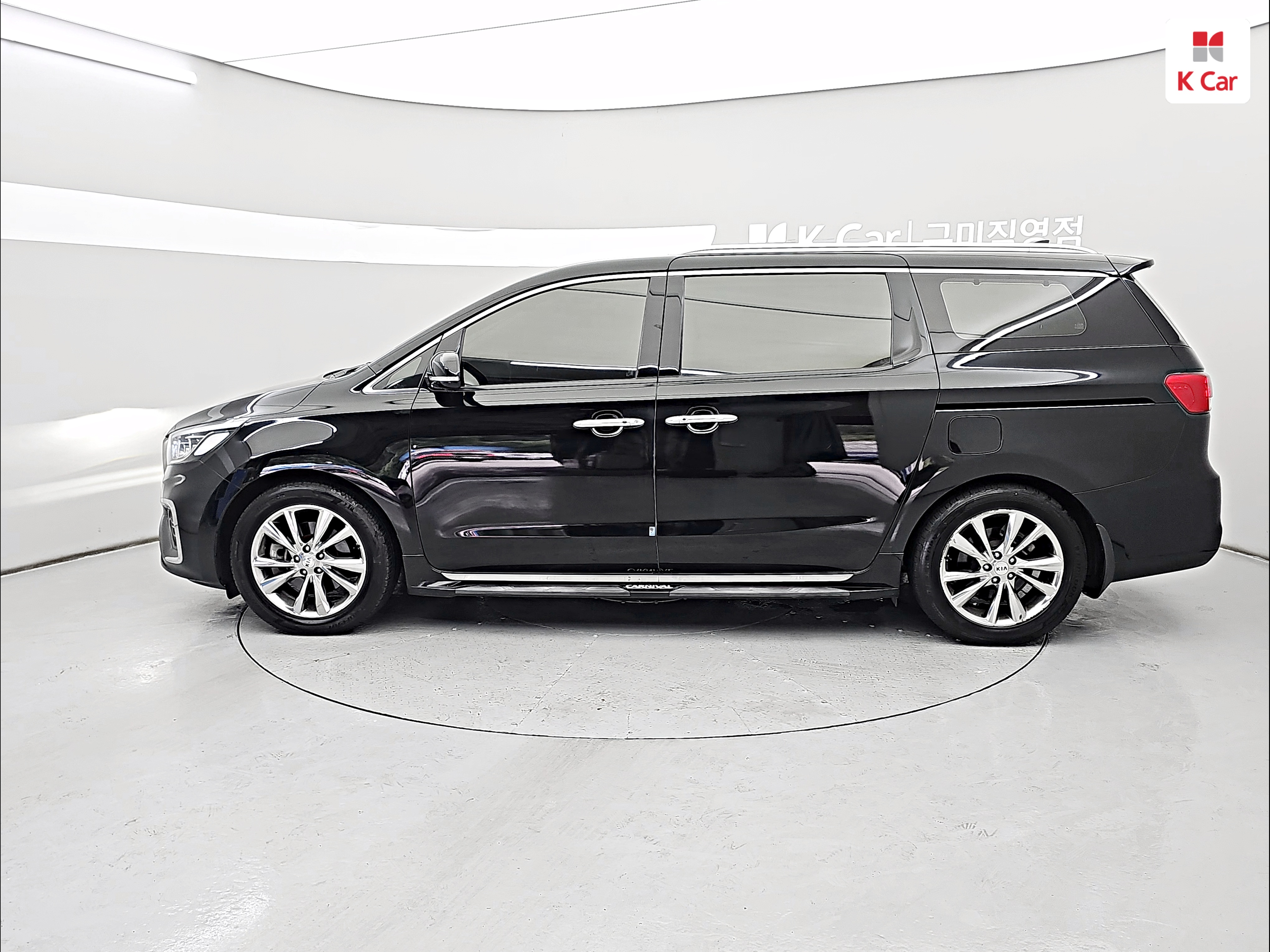 KIA The New Carnival 9-Seater Gasoline