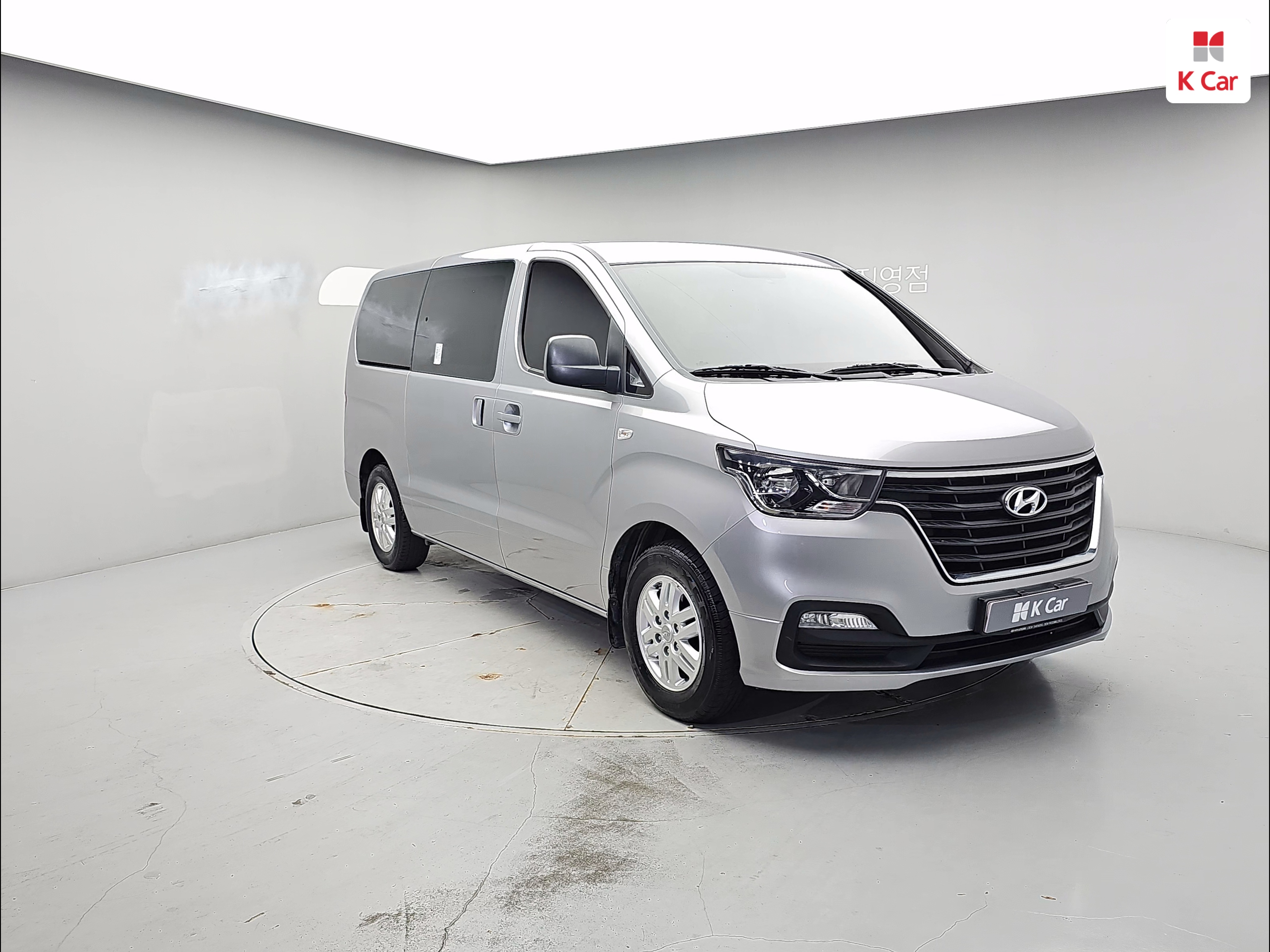 HYUNDAI The New Grand Starex 5-Seater Diesel Van