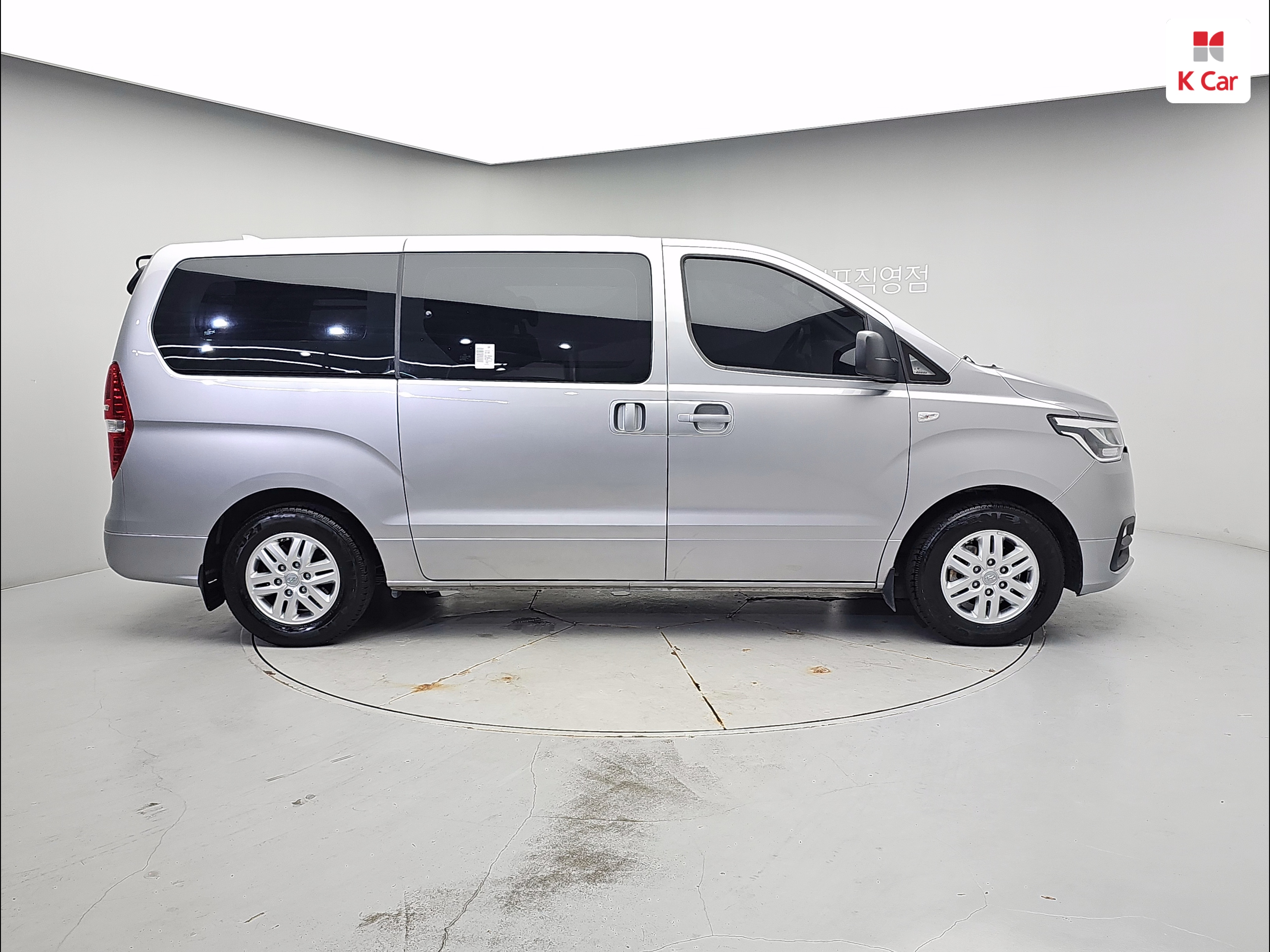 HYUNDAI The New Grand Starex 5-Seater Diesel Van