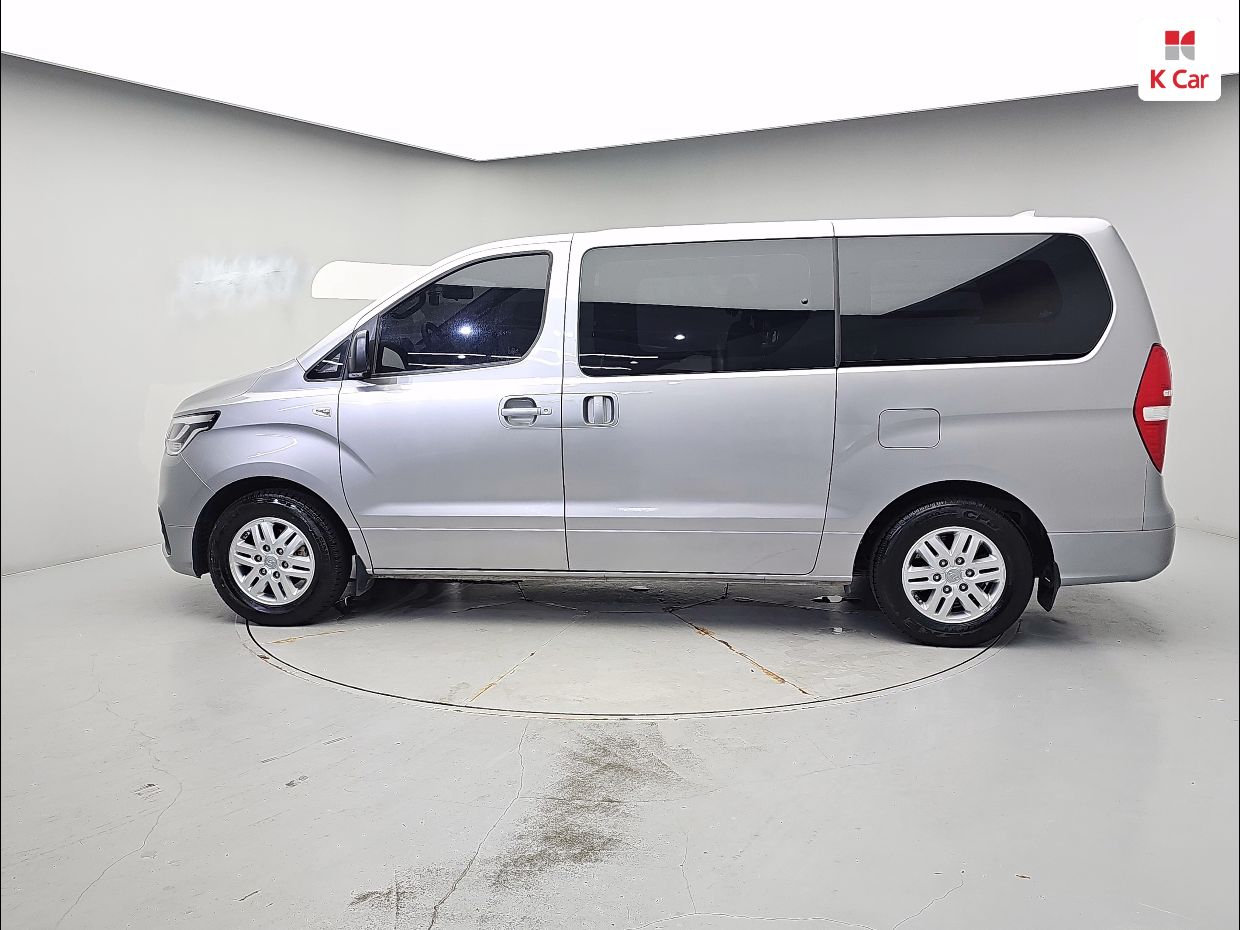HYUNDAI The New Grand Starex 5-Seater Diesel Van