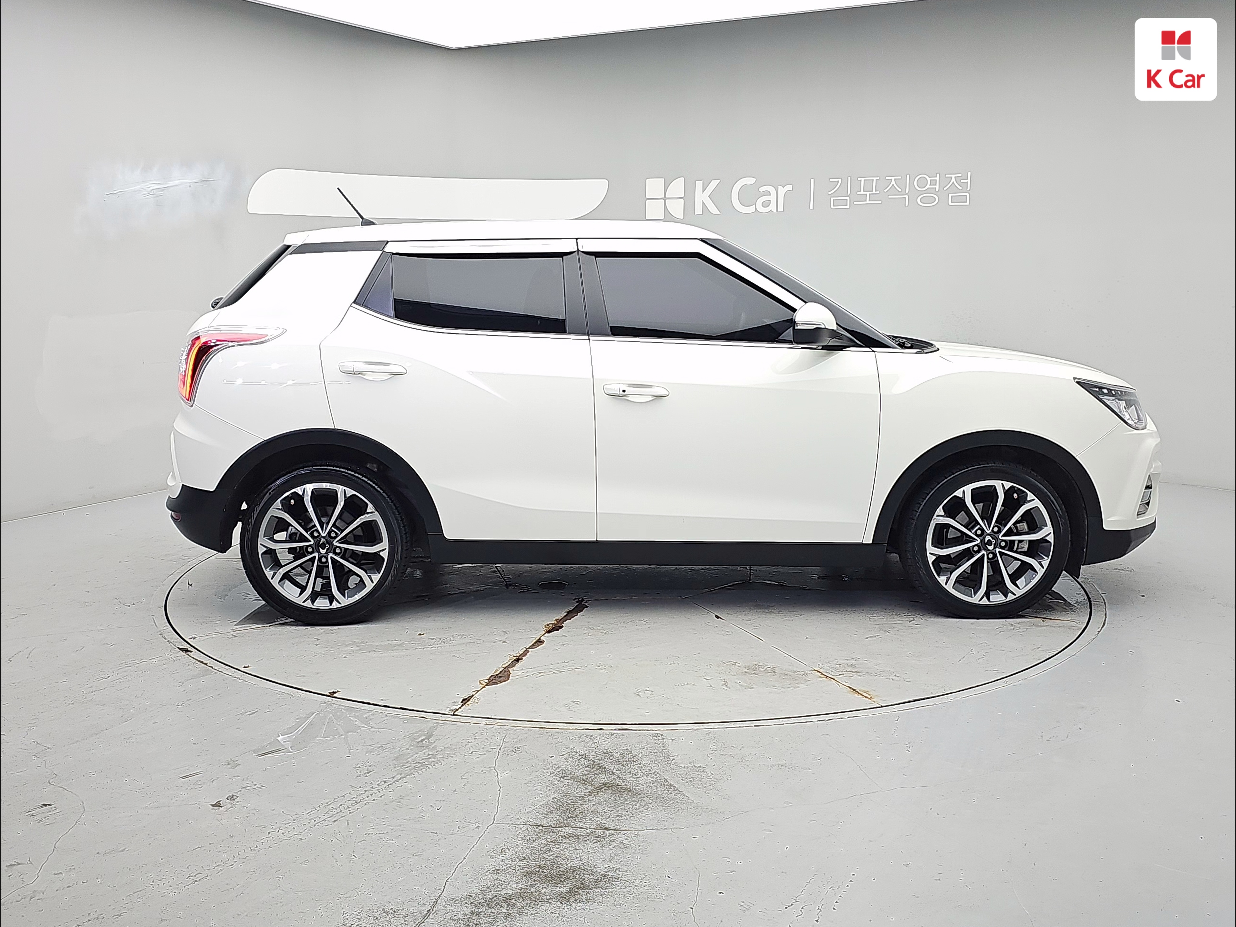 KG MOBILITY(SSANGYONG) Tivoli Armour 1.6 Gasoline