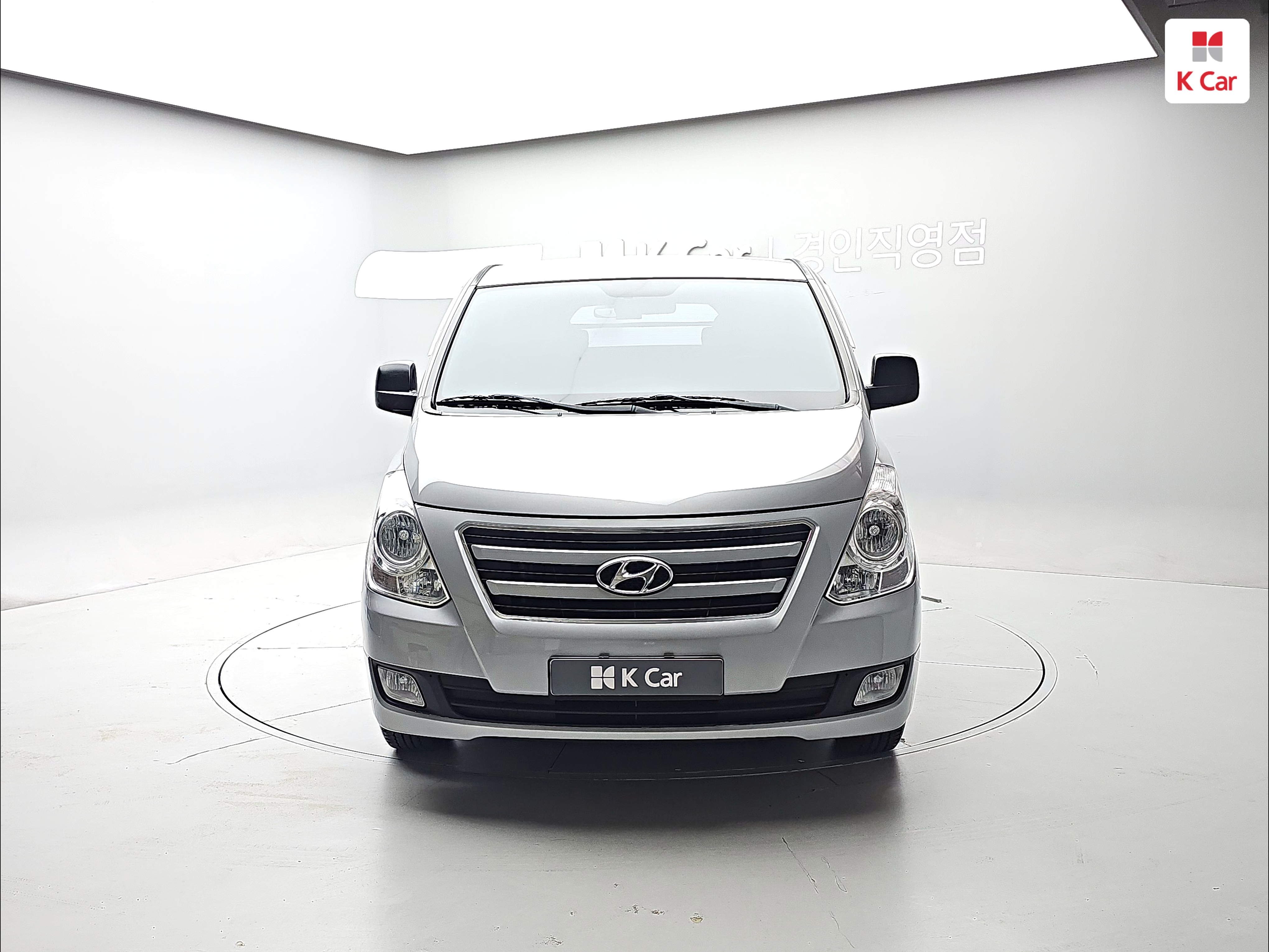 HYUNDAI Grand Starex 5-Seater Diesel Van