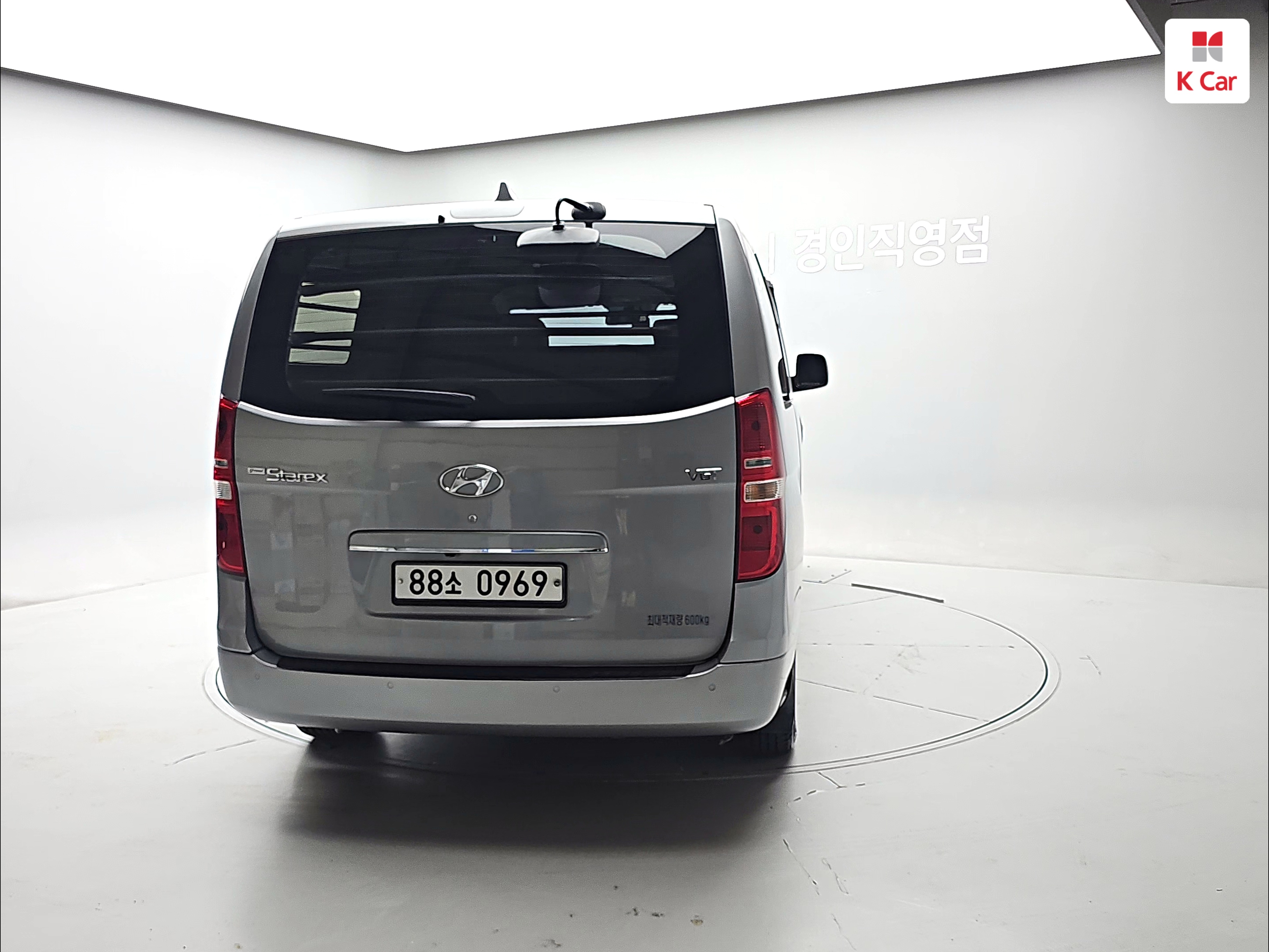 HYUNDAI Grand Starex 5-Seater Diesel Van