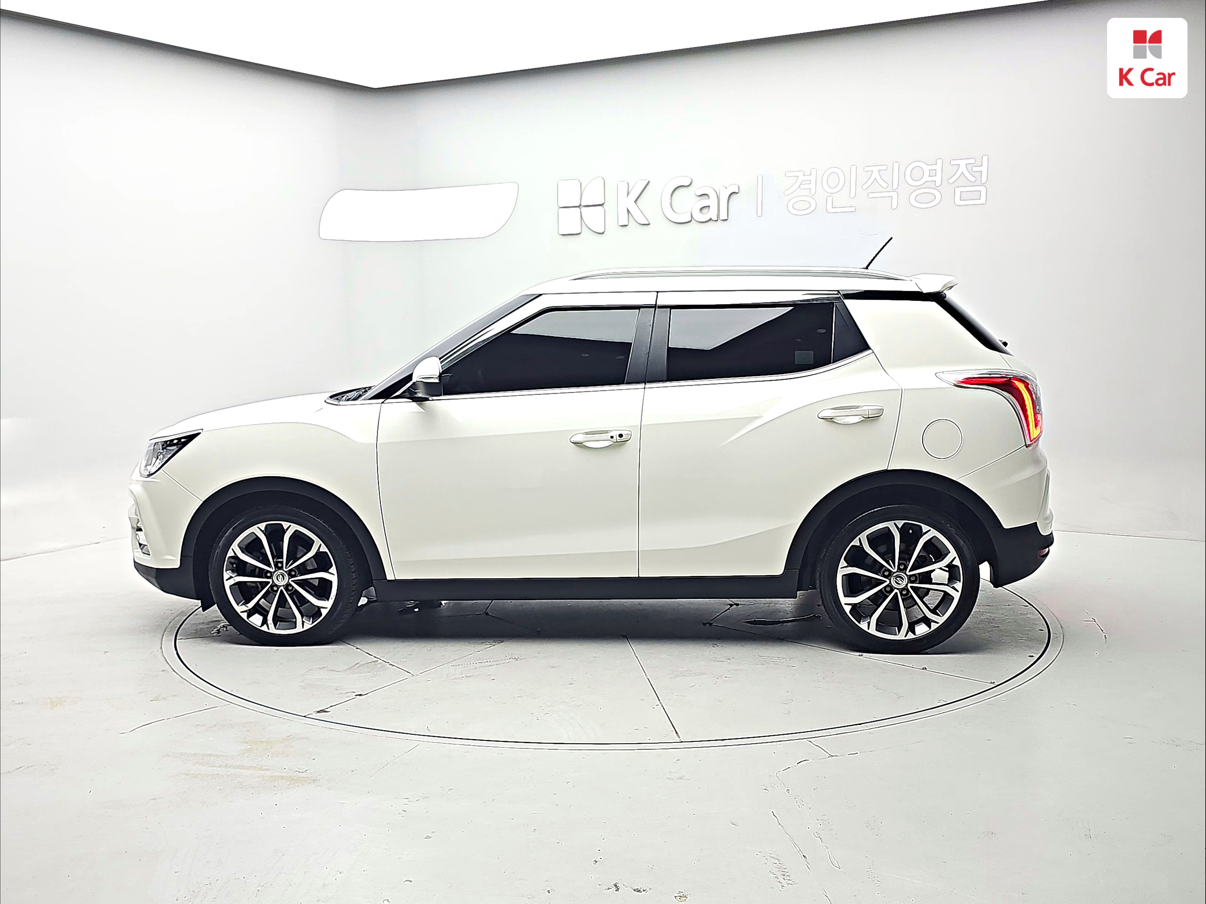 KG MOBILITY(SSANGYONG) Tivoli Armour 1.6 Gasoline 4WD