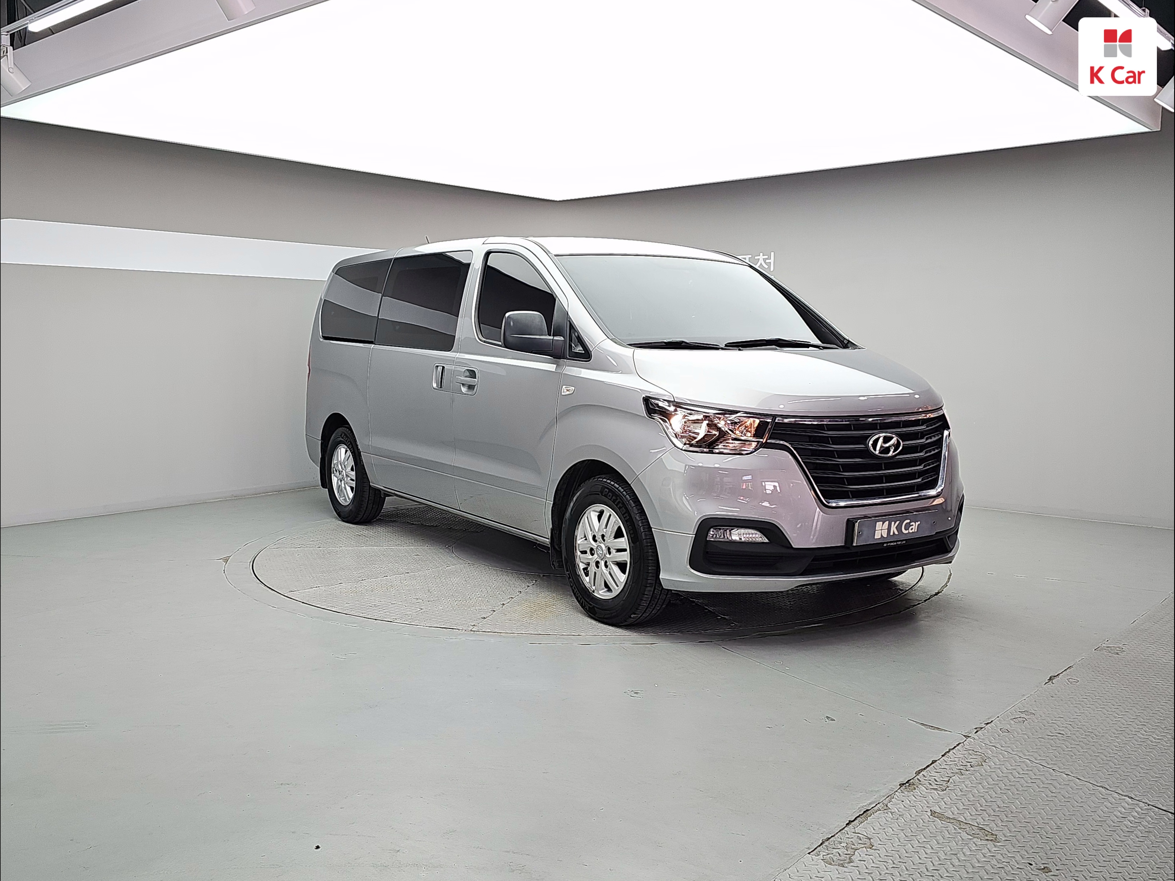 HYUNDAI The New Grand Starex 3-Seater Diesel Van