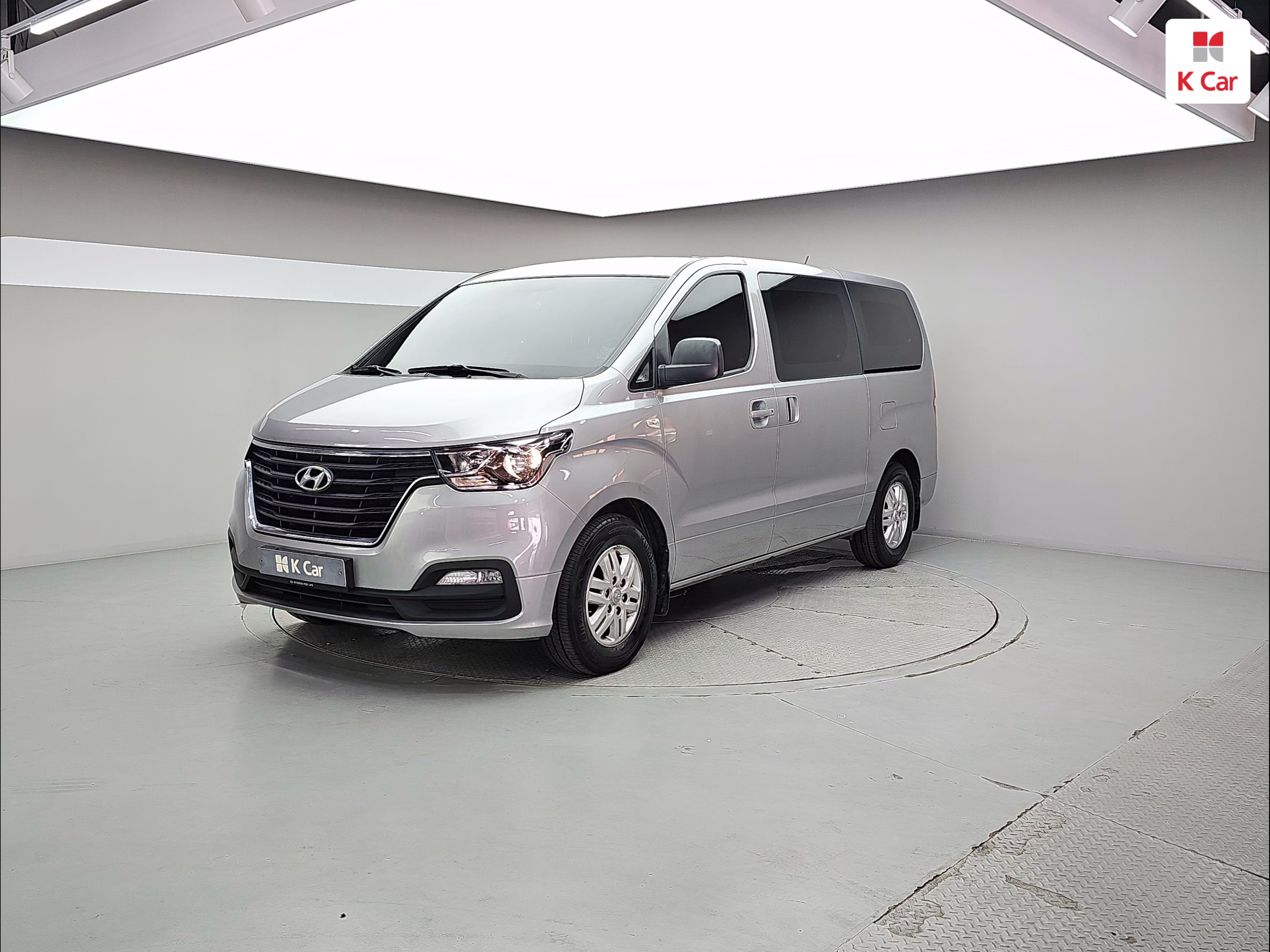HYUNDAI The New Grand Starex 3-Seater Diesel Van