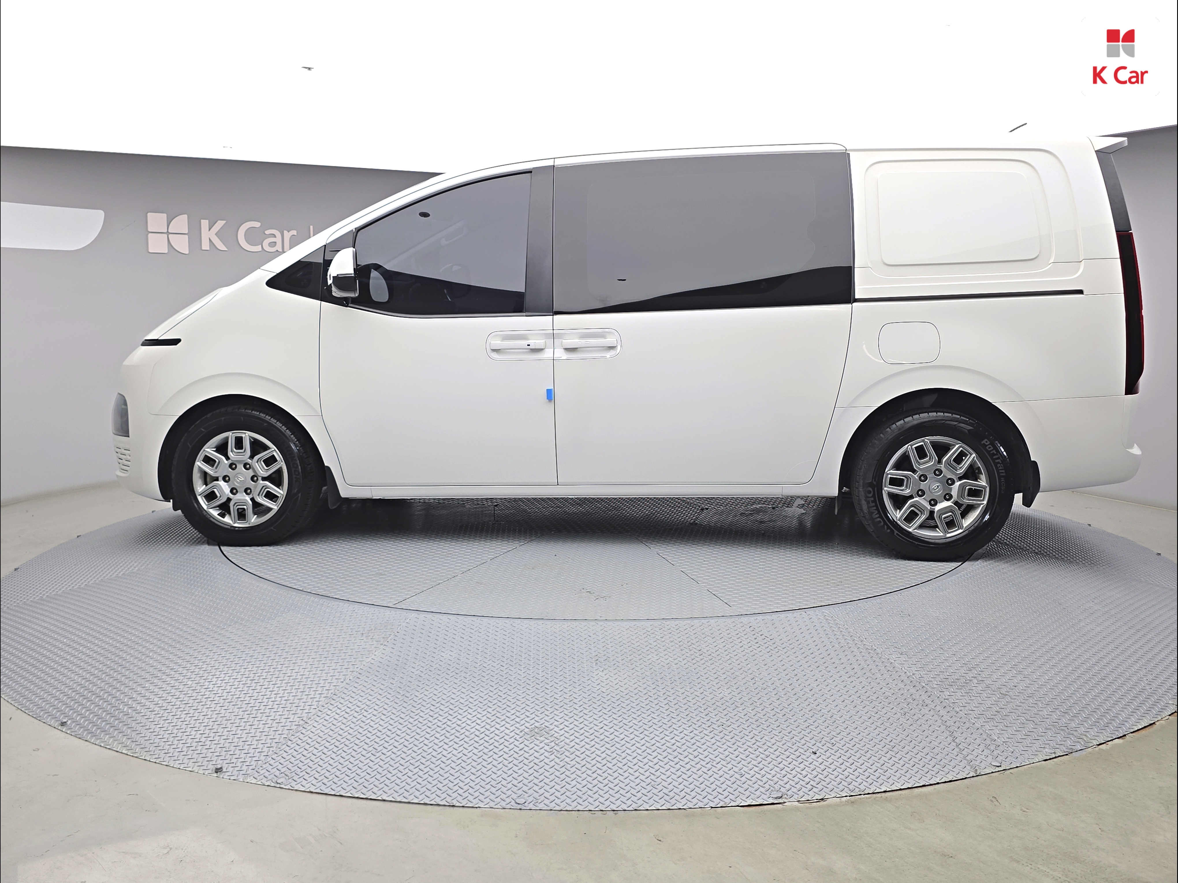 HYUNDAI Staria 2.2 Diesel Cargo 5-Seater