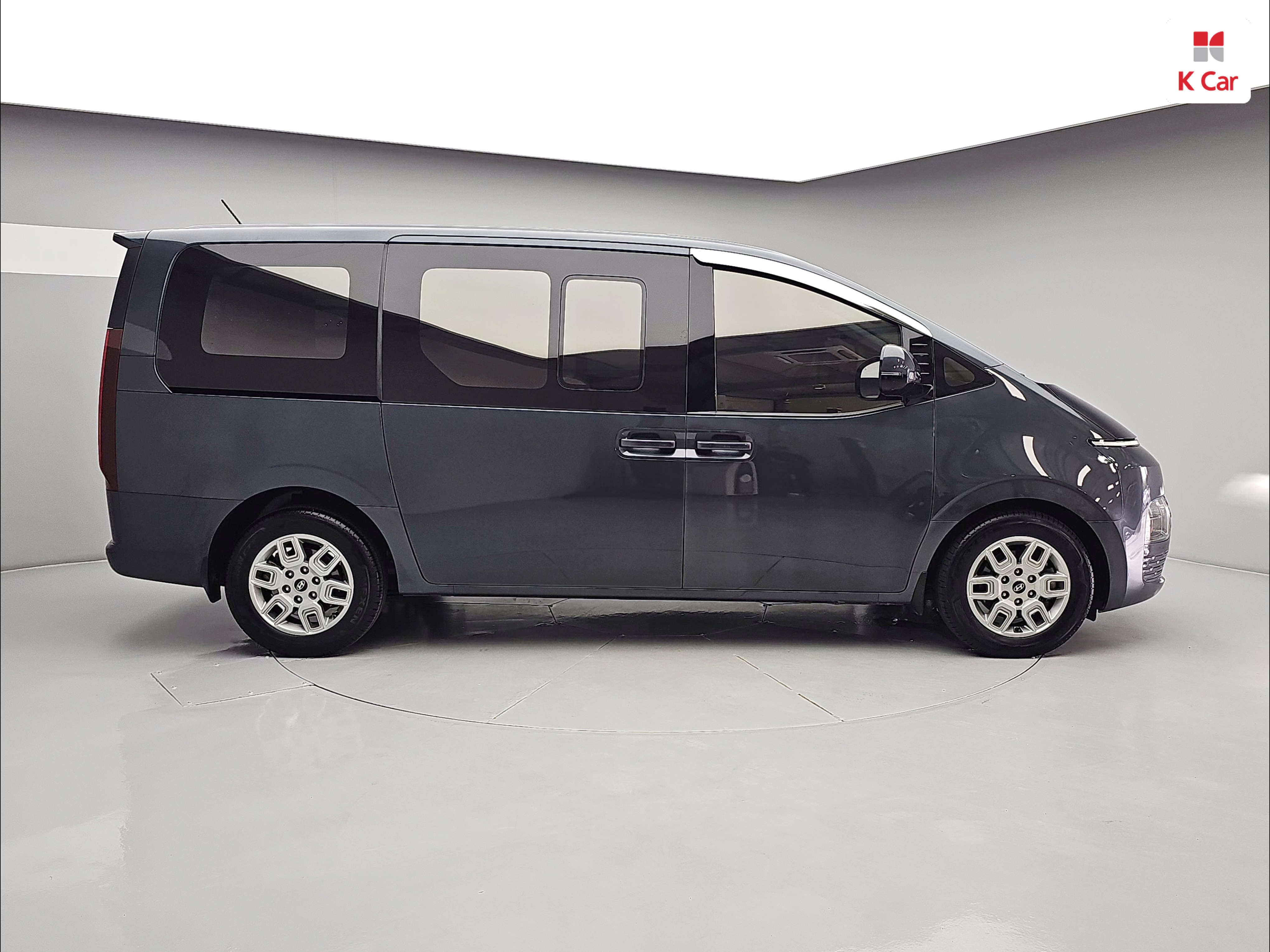 HYUNDAI Staria 3.5 LPG Cargo 5-Seater