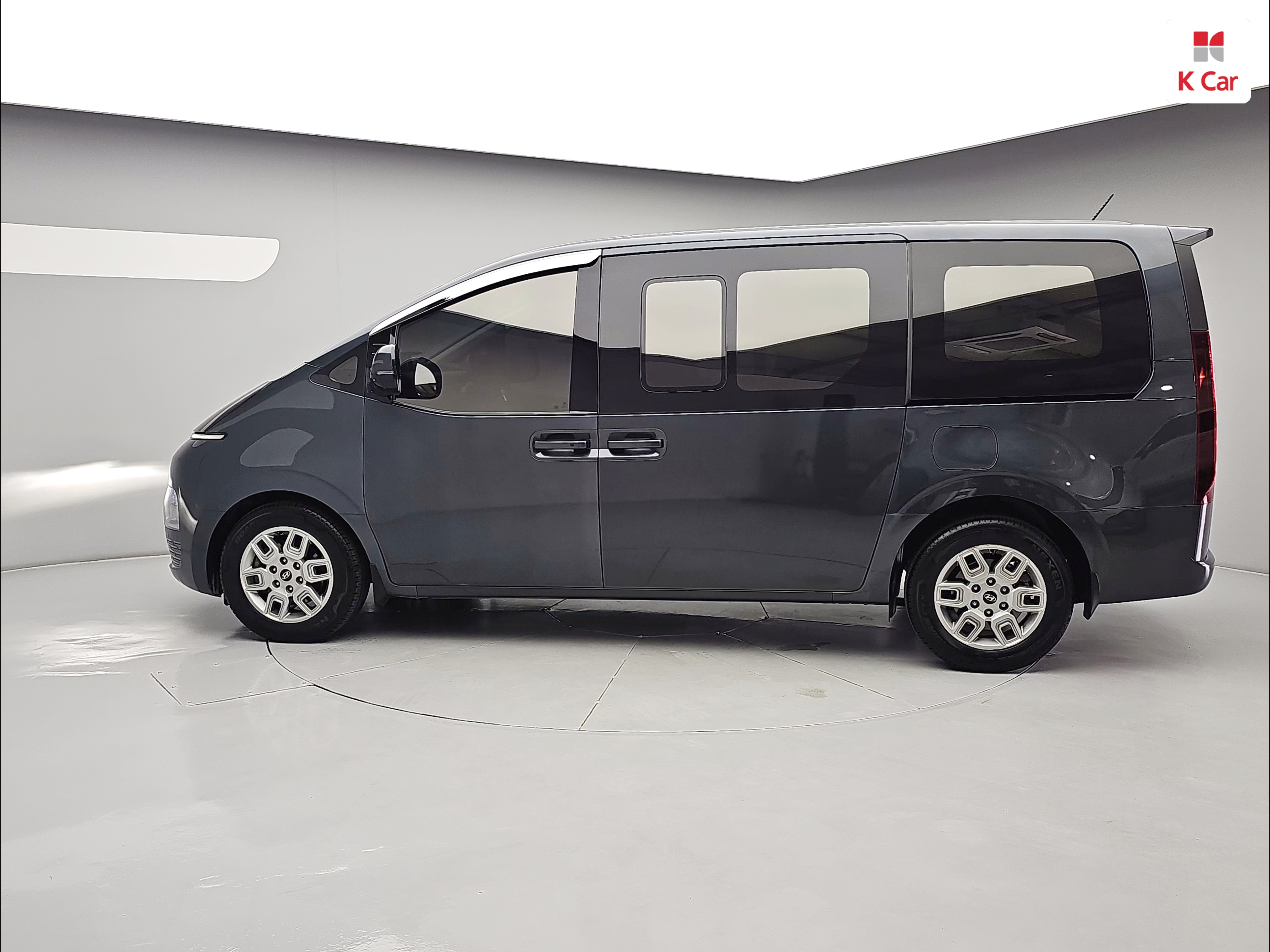HYUNDAI Staria 3.5 LPG Cargo 5-Seater