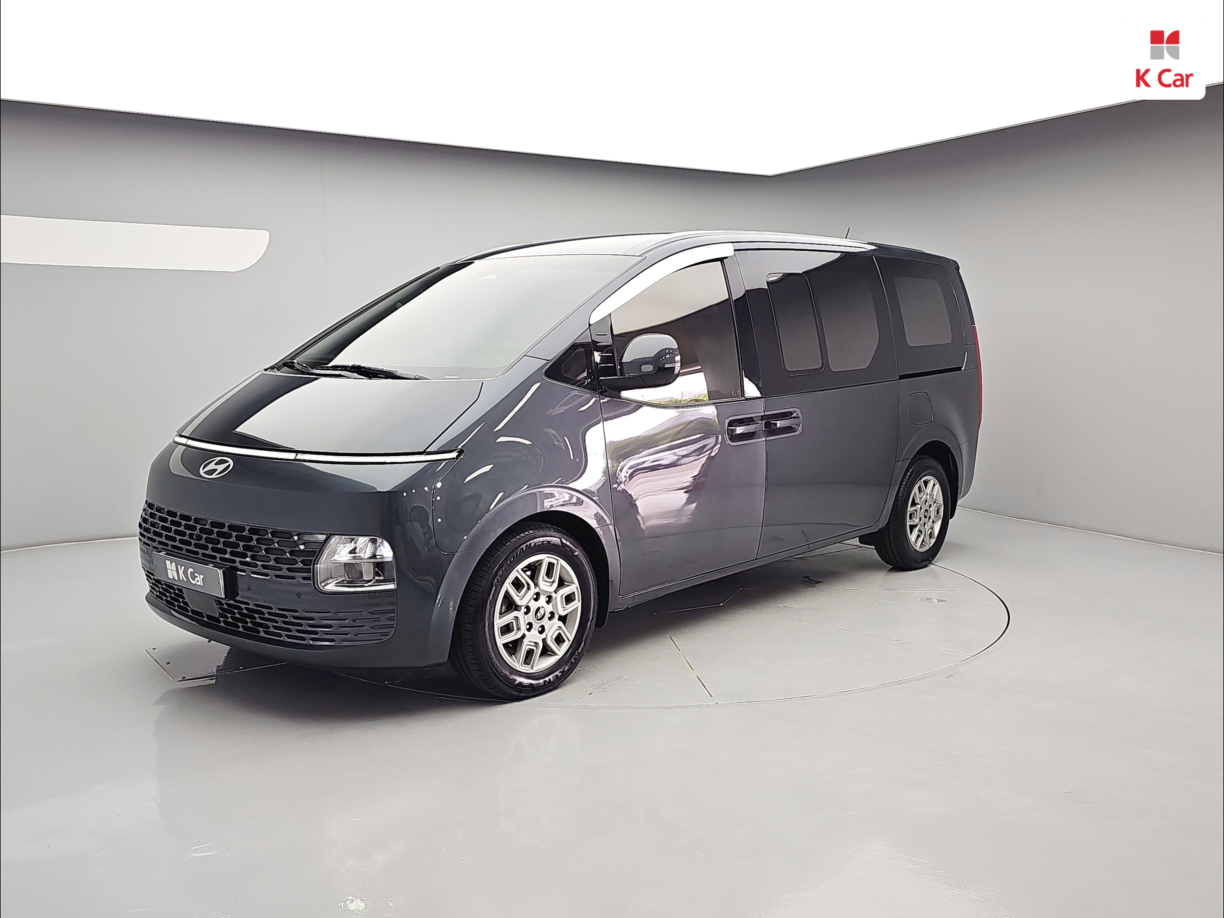 HYUNDAI Staria 3.5 LPG Cargo 5-Seater
