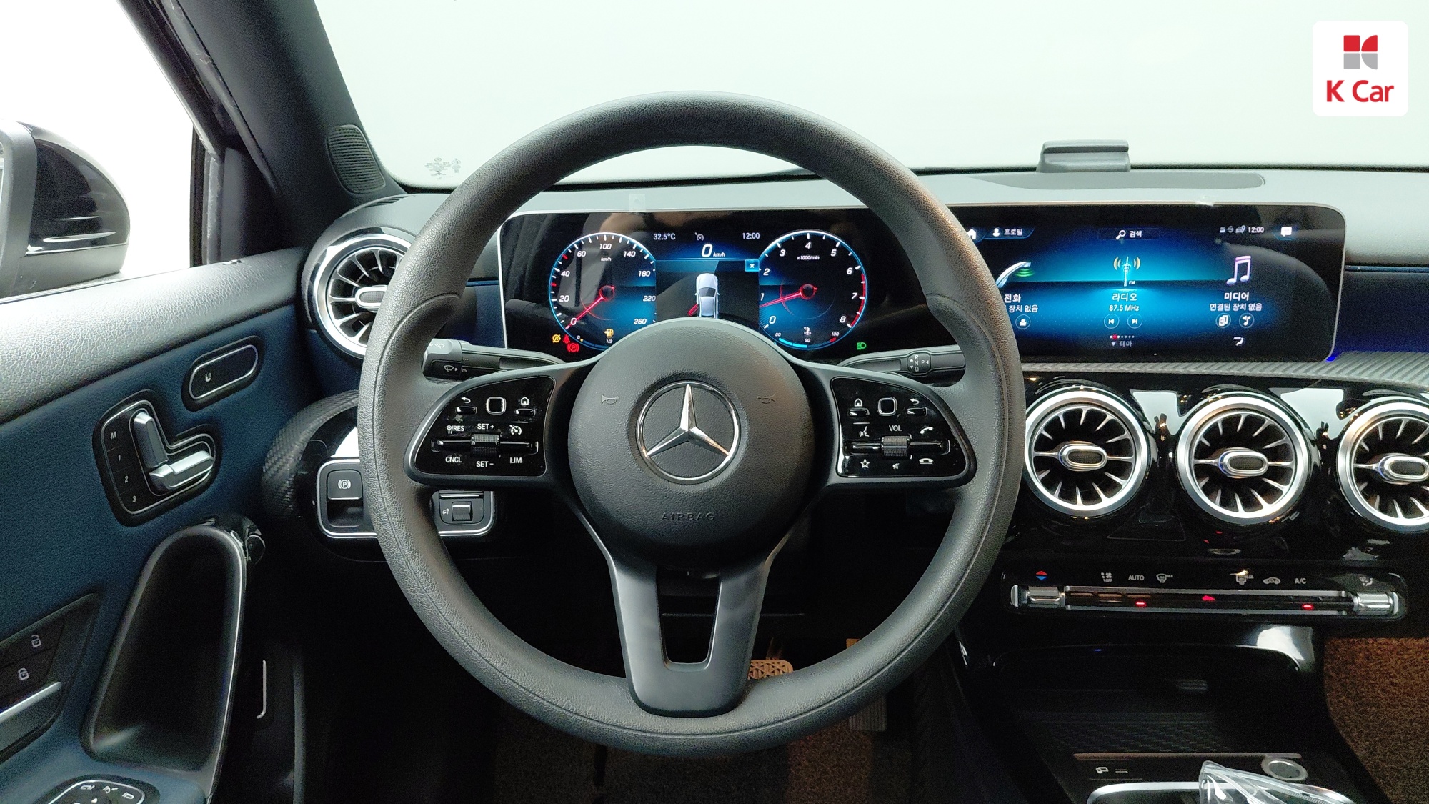 Mercedes-Benz A-Class бензин 4WD A250 4MATIC, миниатюра 3