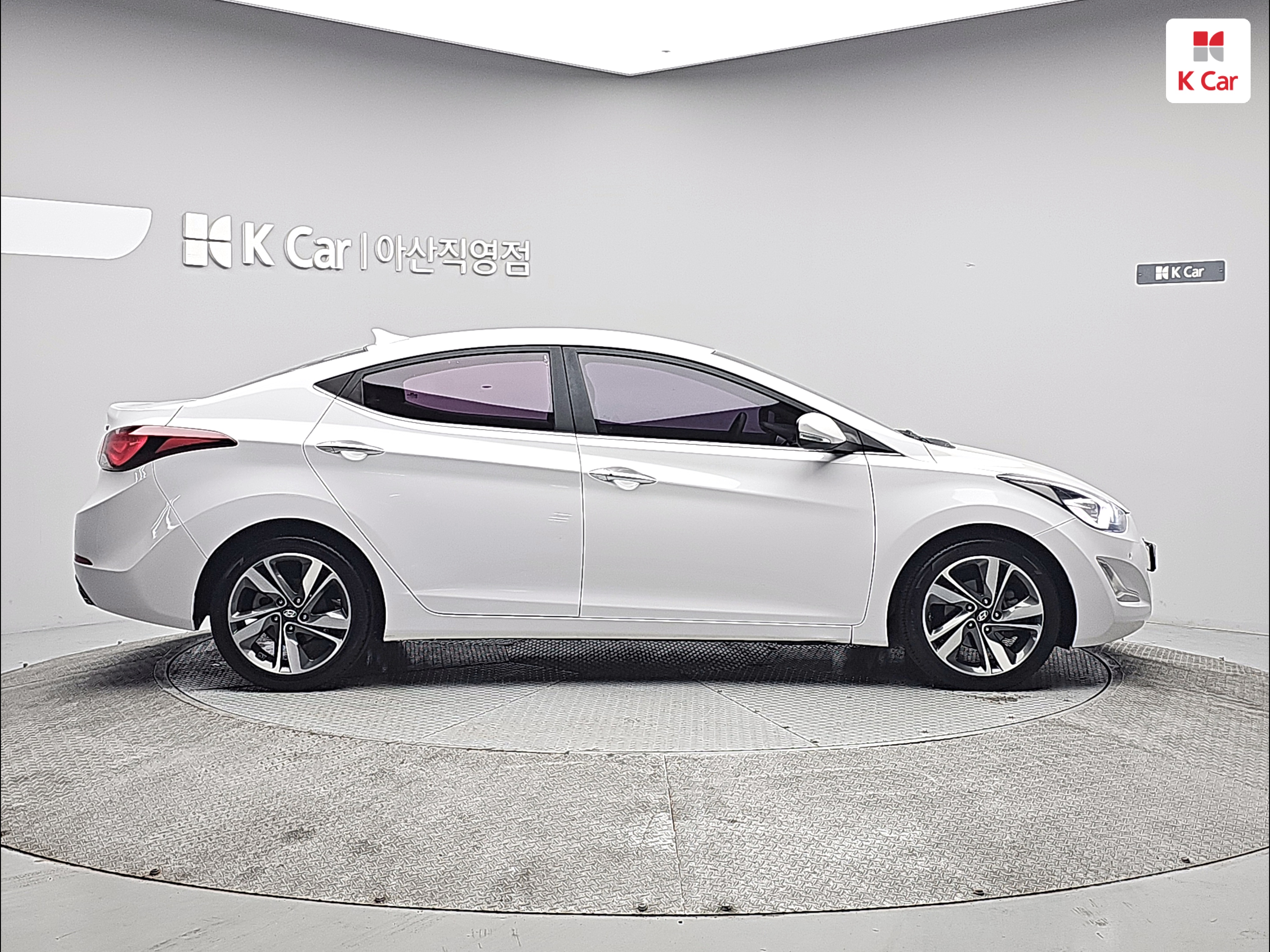HYUNDAI The New Avante MD 1.6 GDI