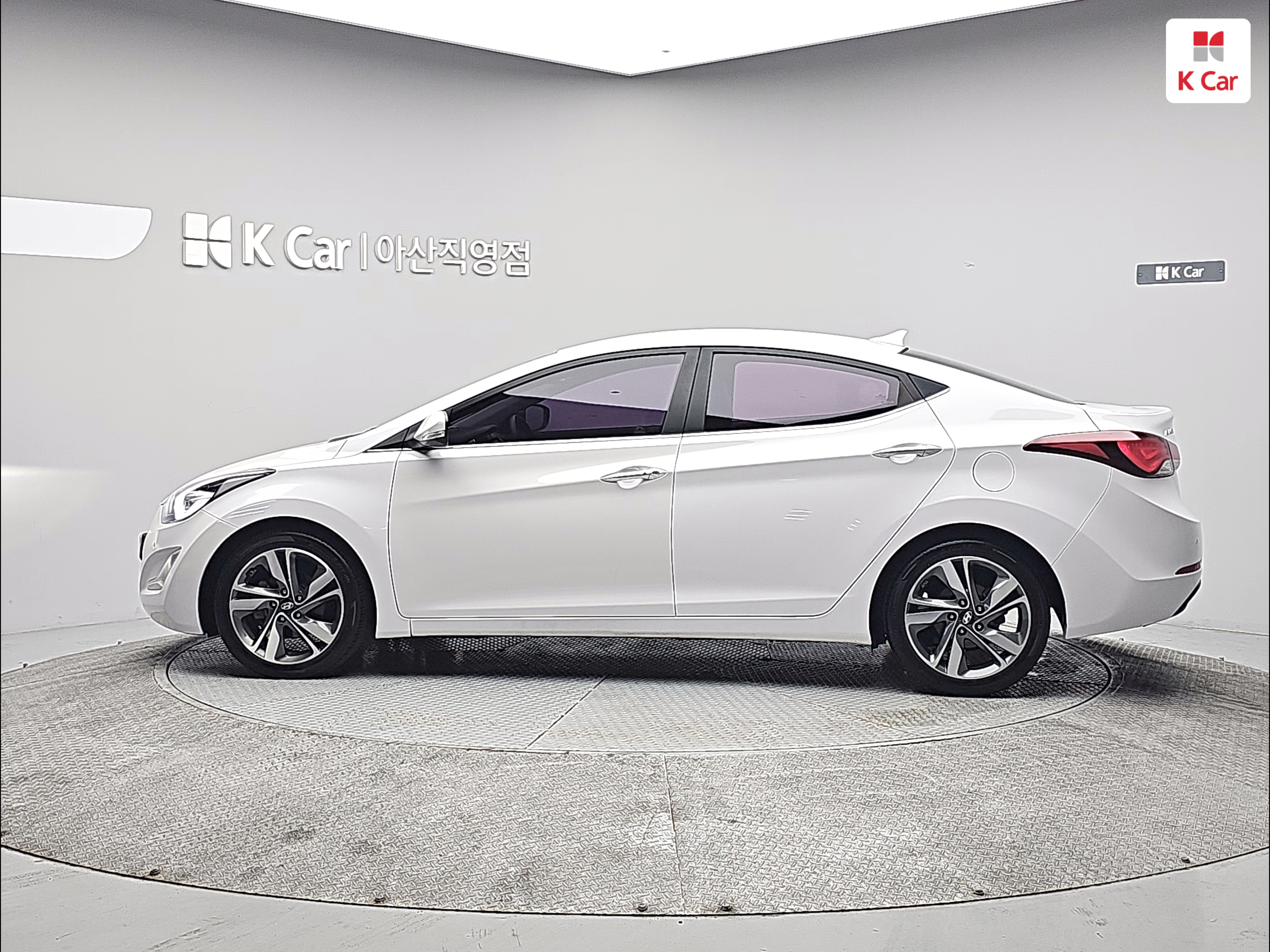 HYUNDAI The New Avante MD 1.6 GDI