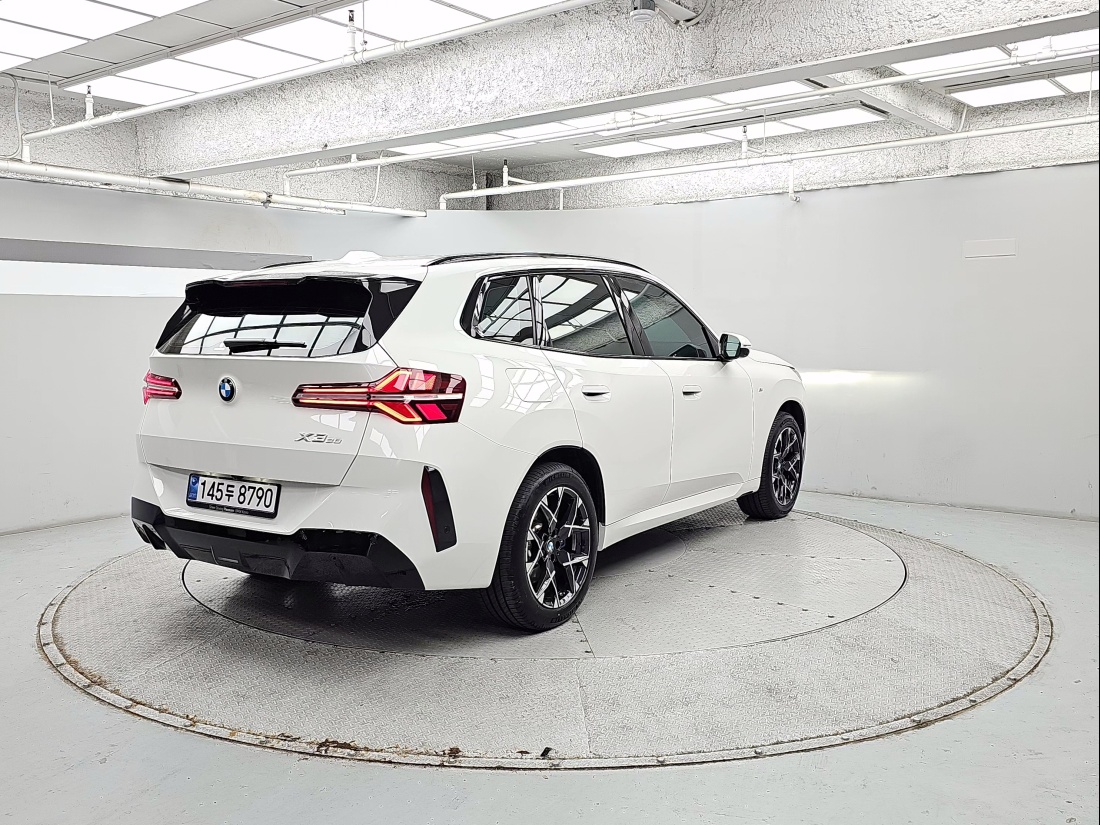 BMW X3 Petrol 2.0 — 4