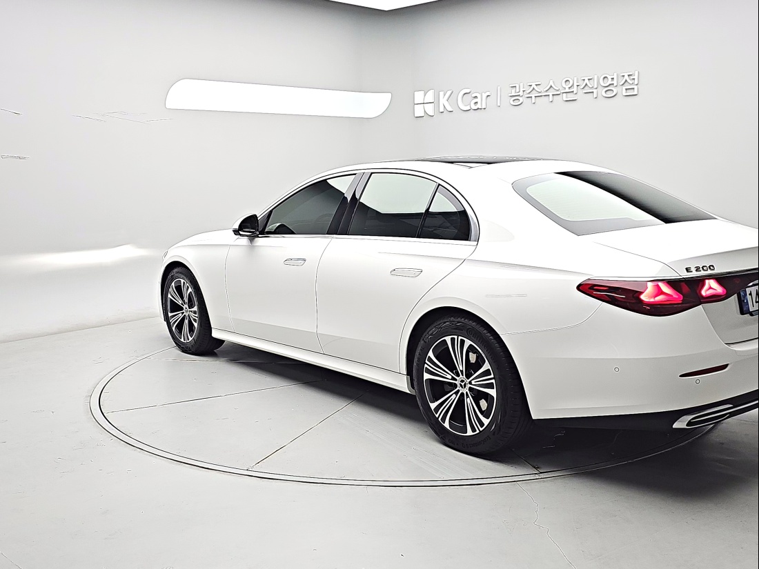 Mercedes-Benz E-Class W214 Petrol 2.0 — 3