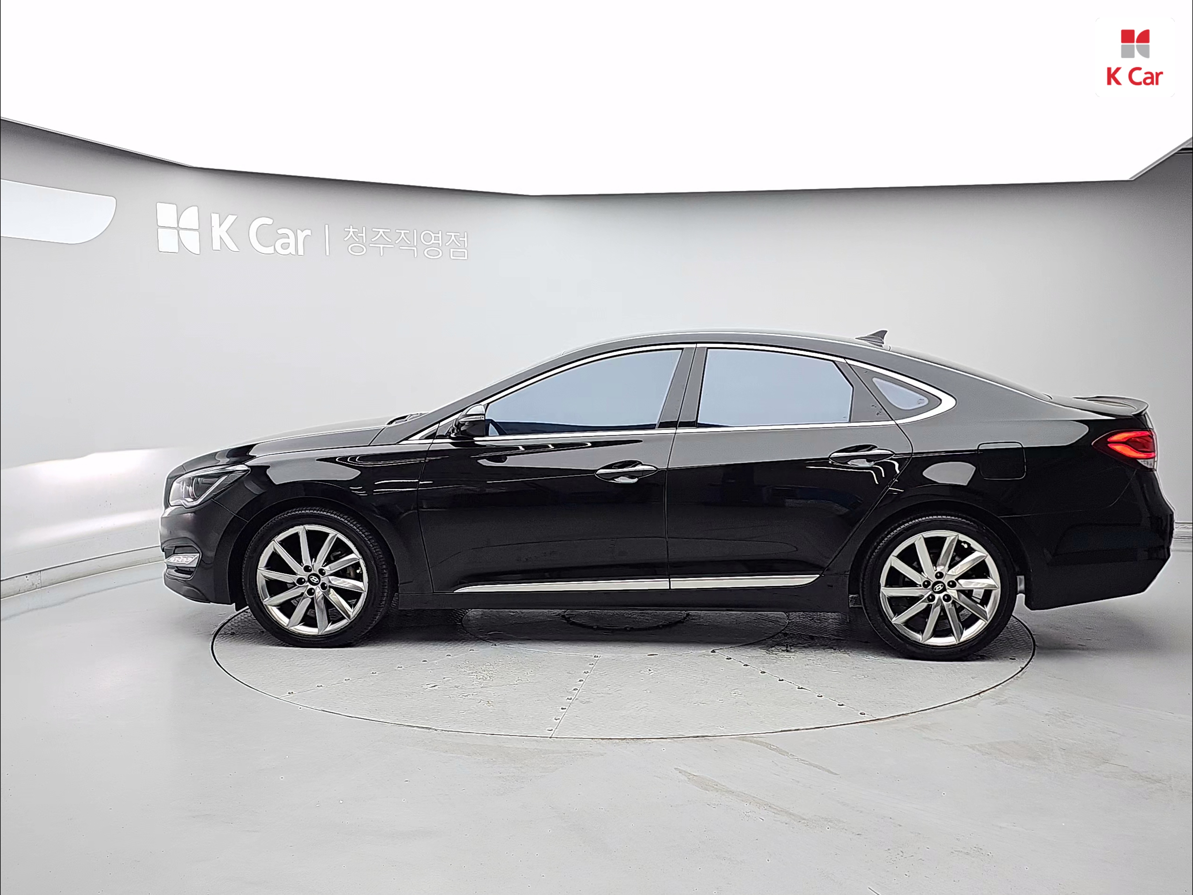 HYUNDAI Aslan G330