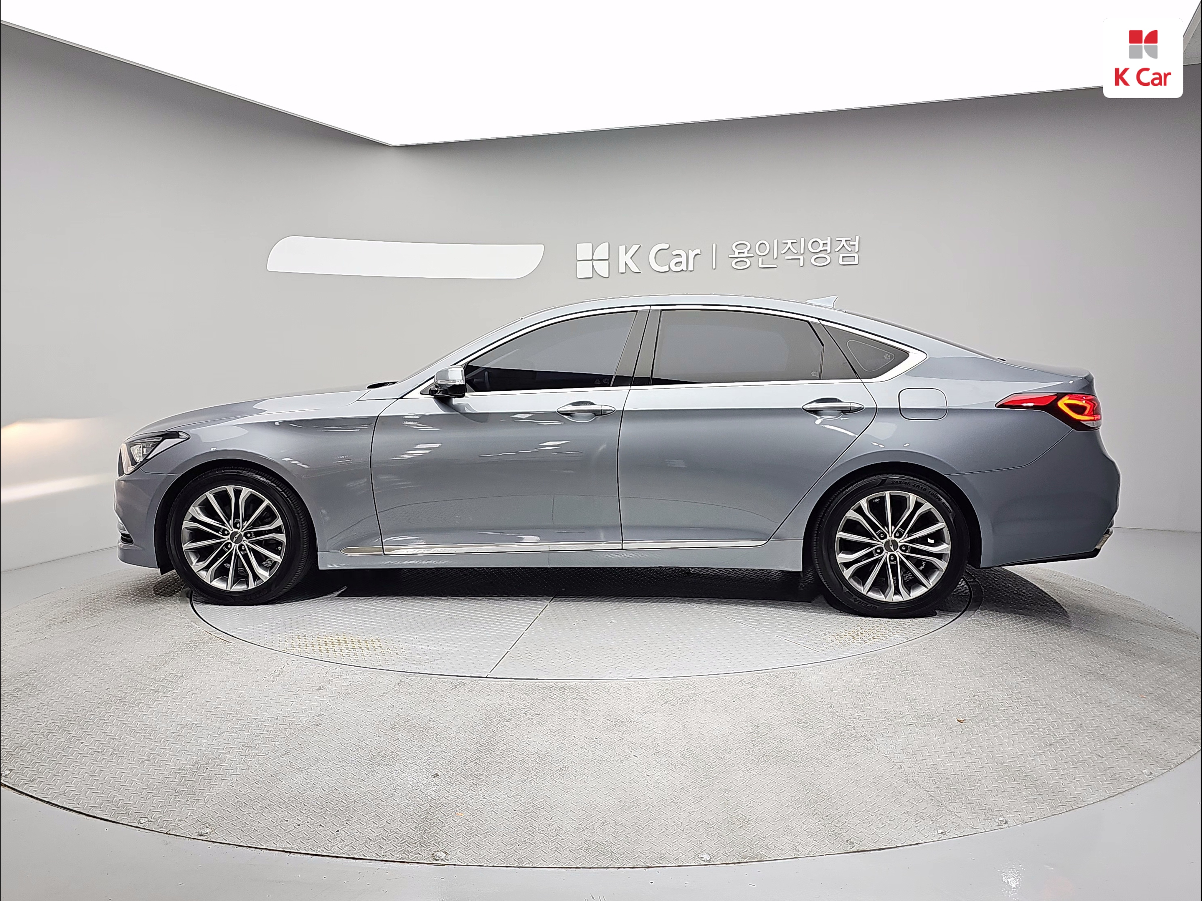 HYUNDAI Genesis DH G330