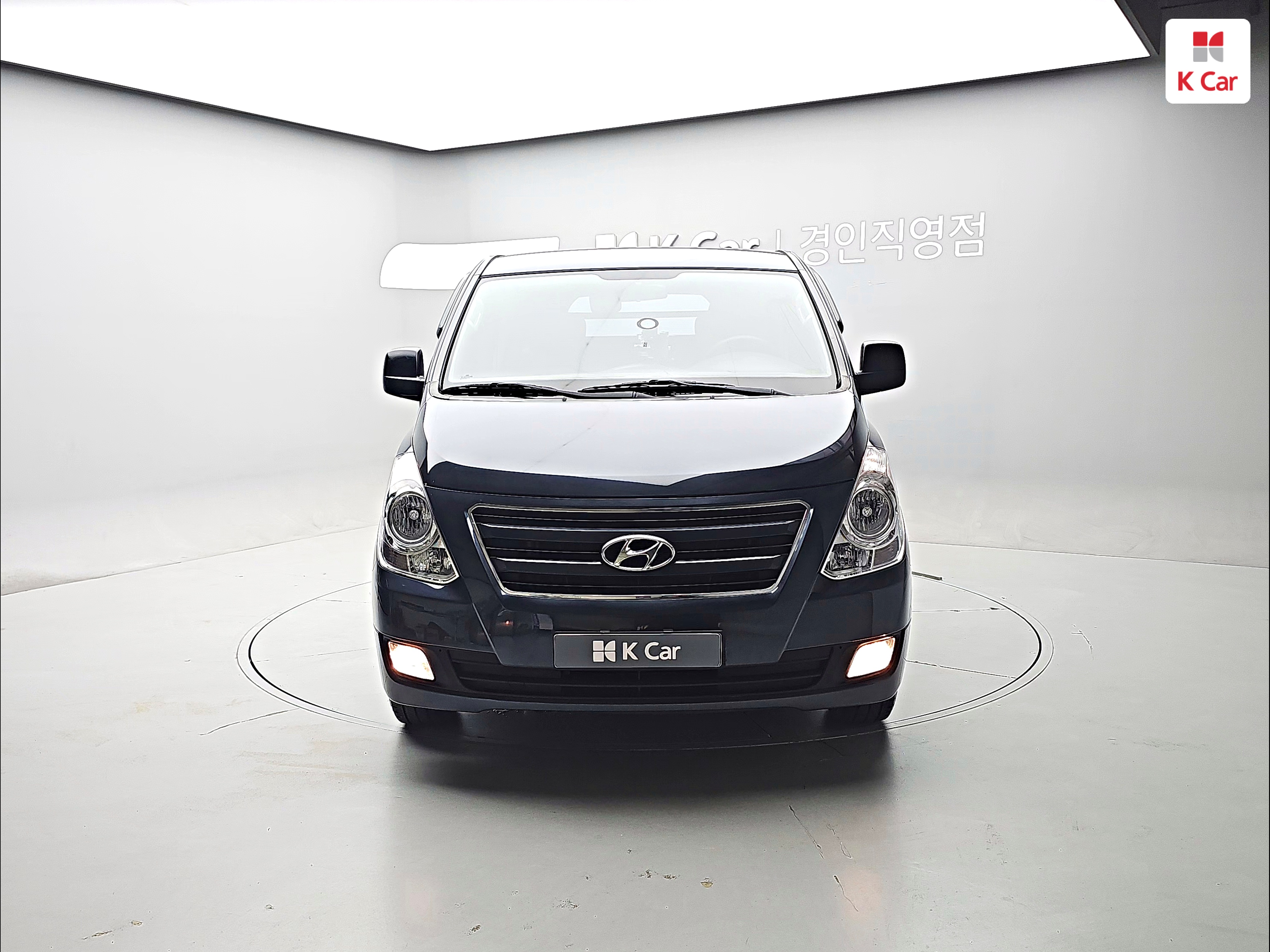 HYUNDAI Grand Starex 5-Seater Diesel Van