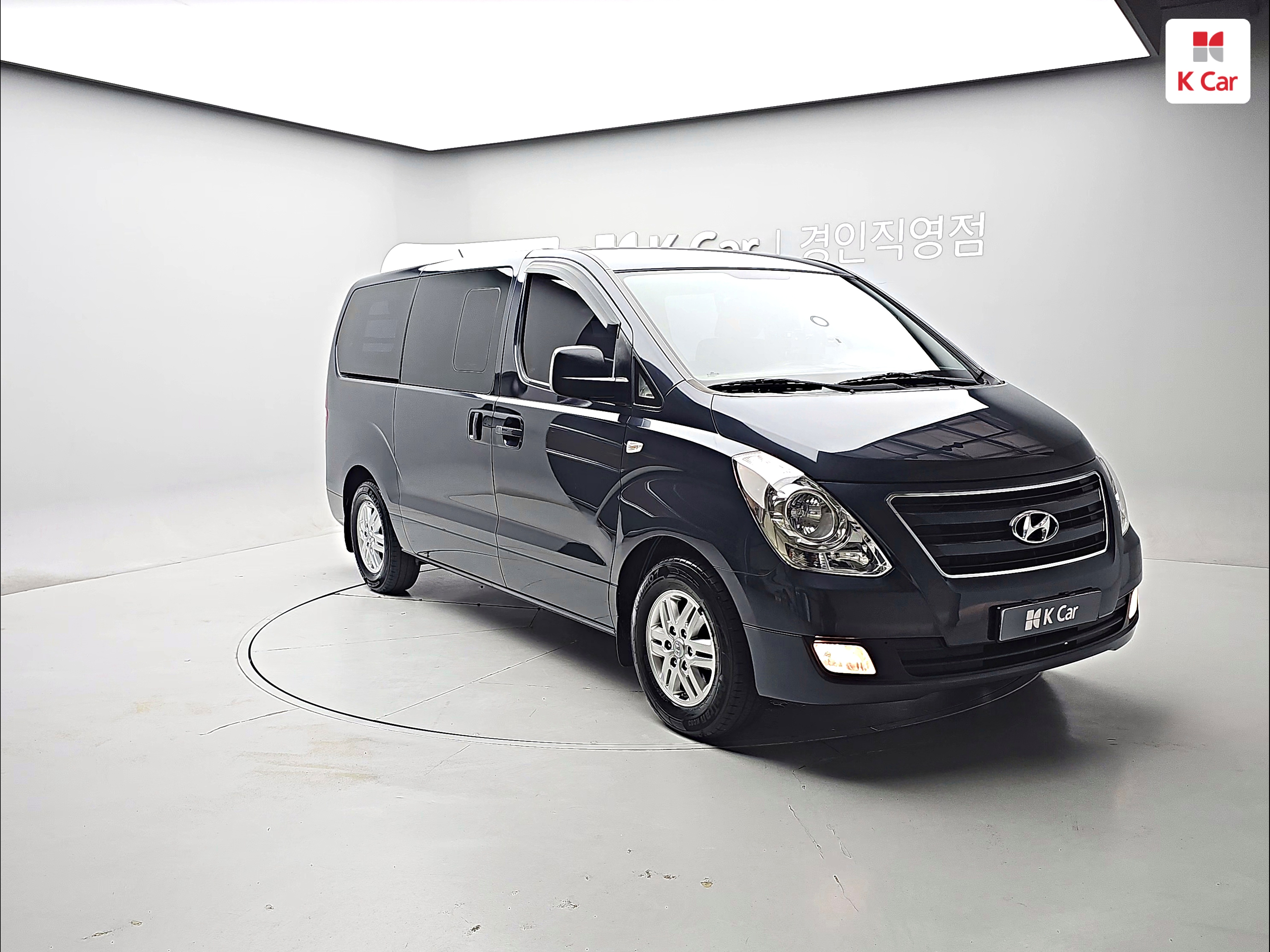 HYUNDAI Grand Starex 5-Seater Diesel Van