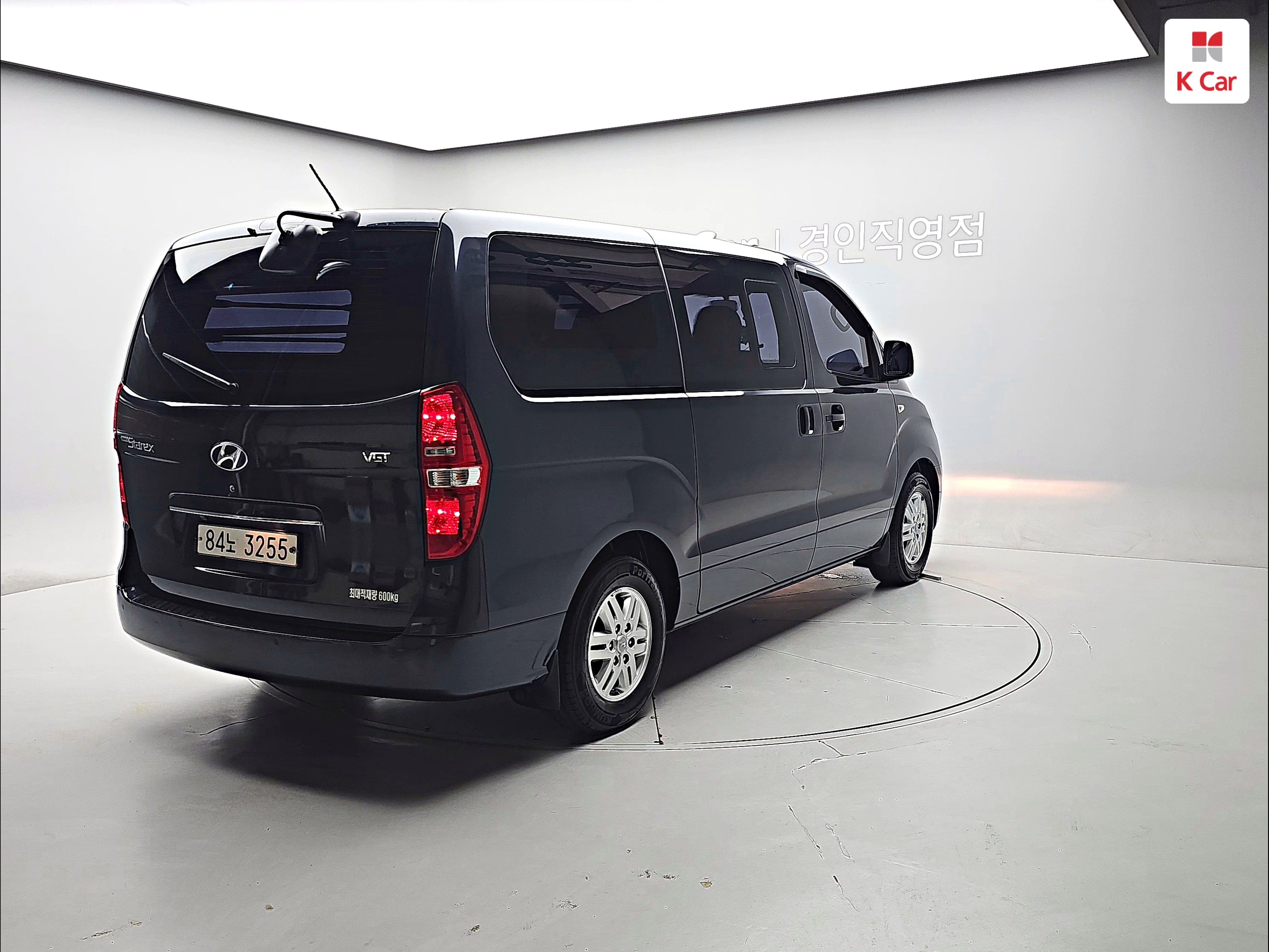 HYUNDAI Grand Starex 5-Seater Diesel Van