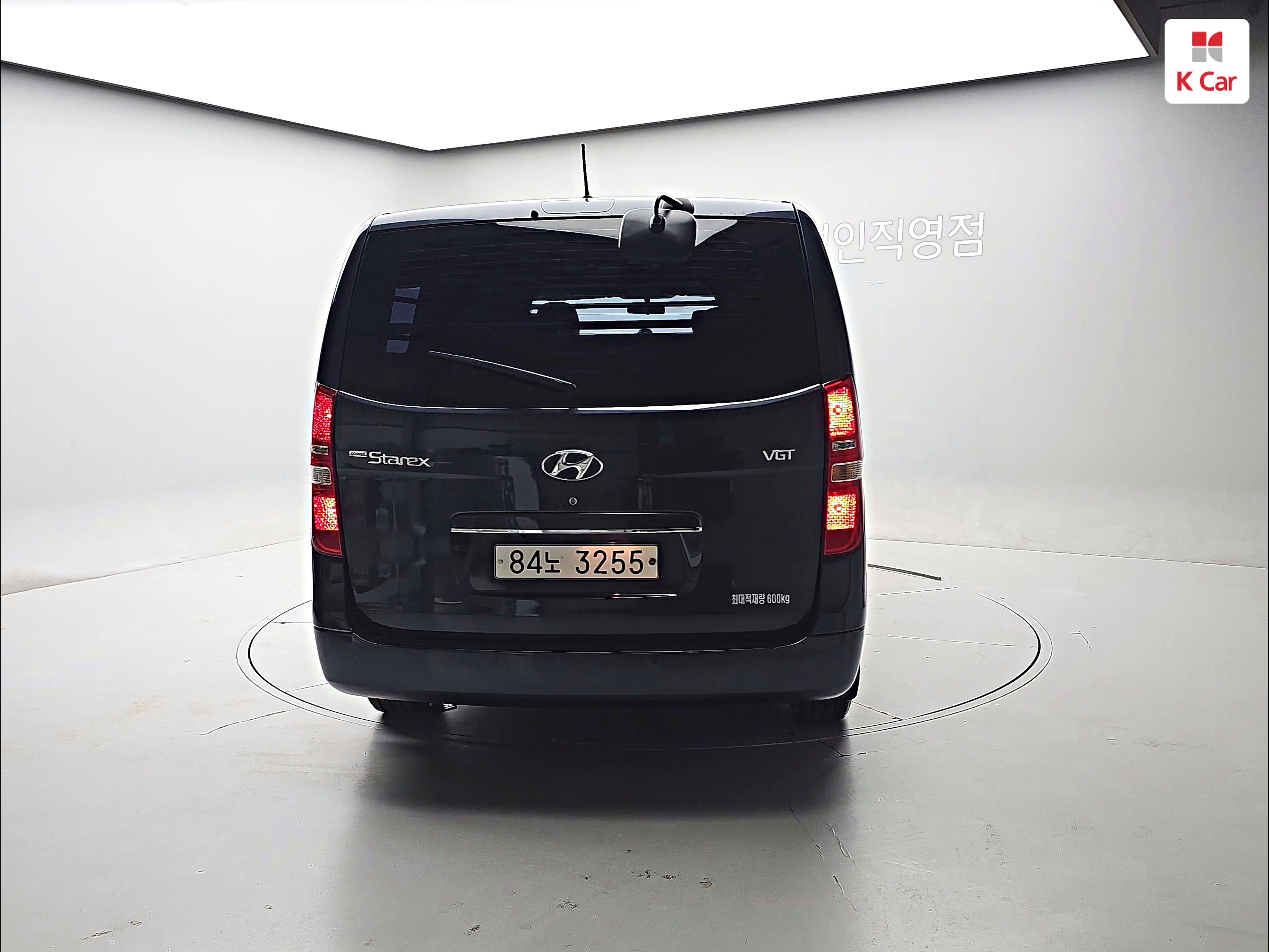HYUNDAI Grand Starex 5-Seater Diesel Van
