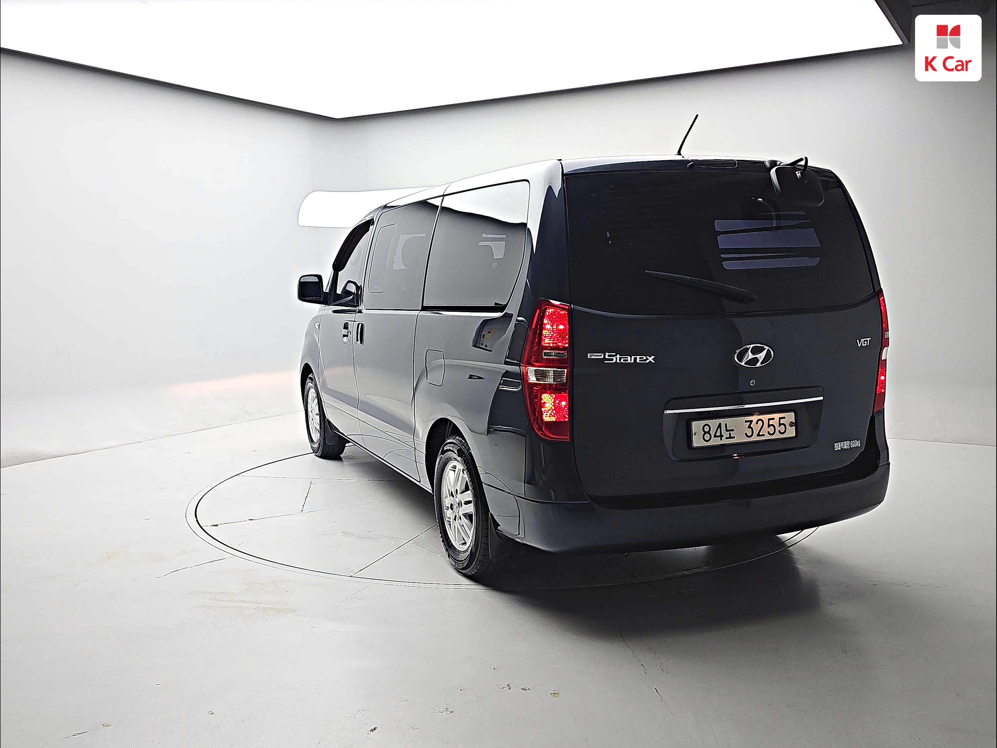 HYUNDAI Grand Starex 5-Seater Diesel Van