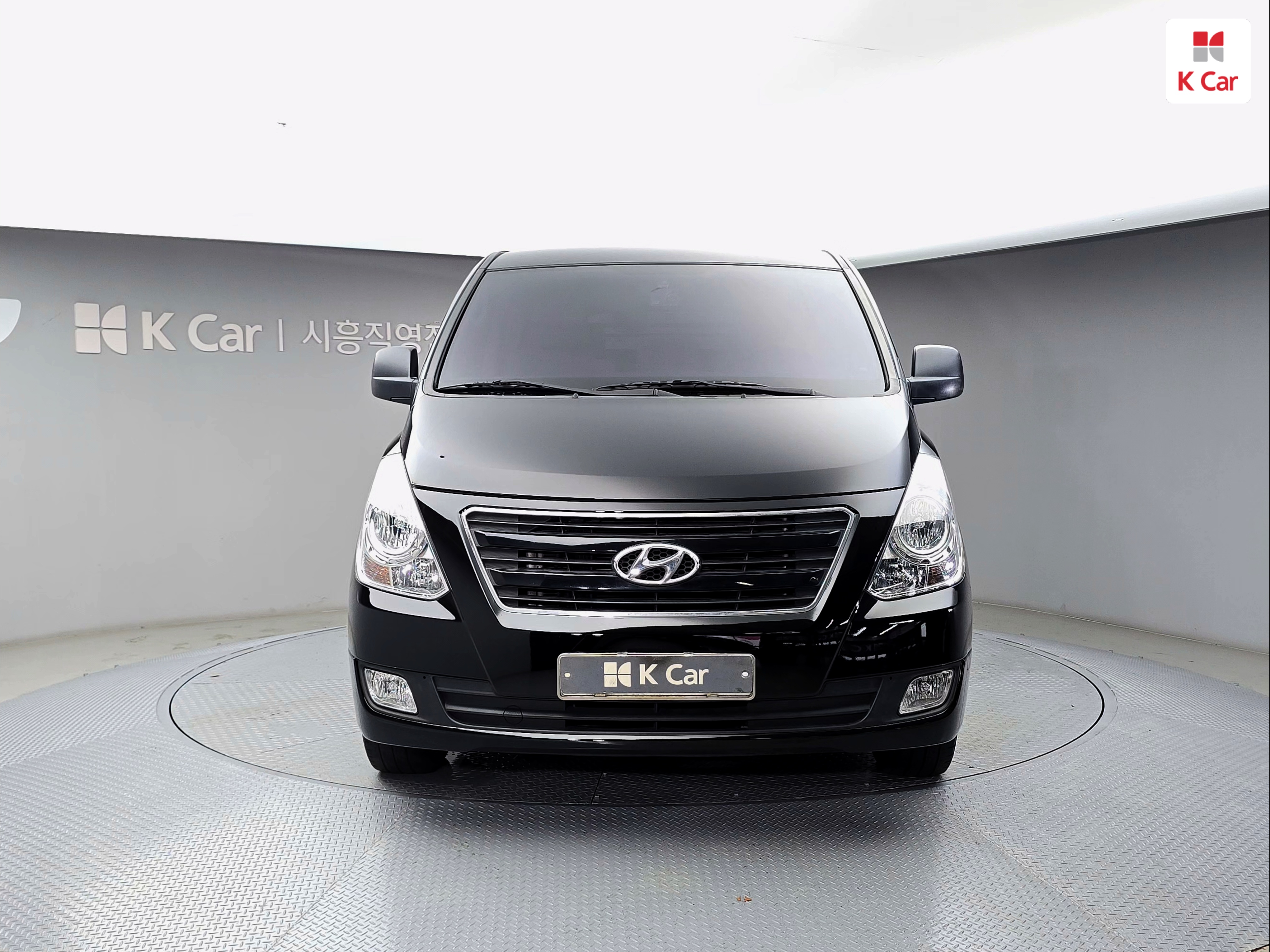 HYUNDAI Grand Starex 5-Seater Diesel Van