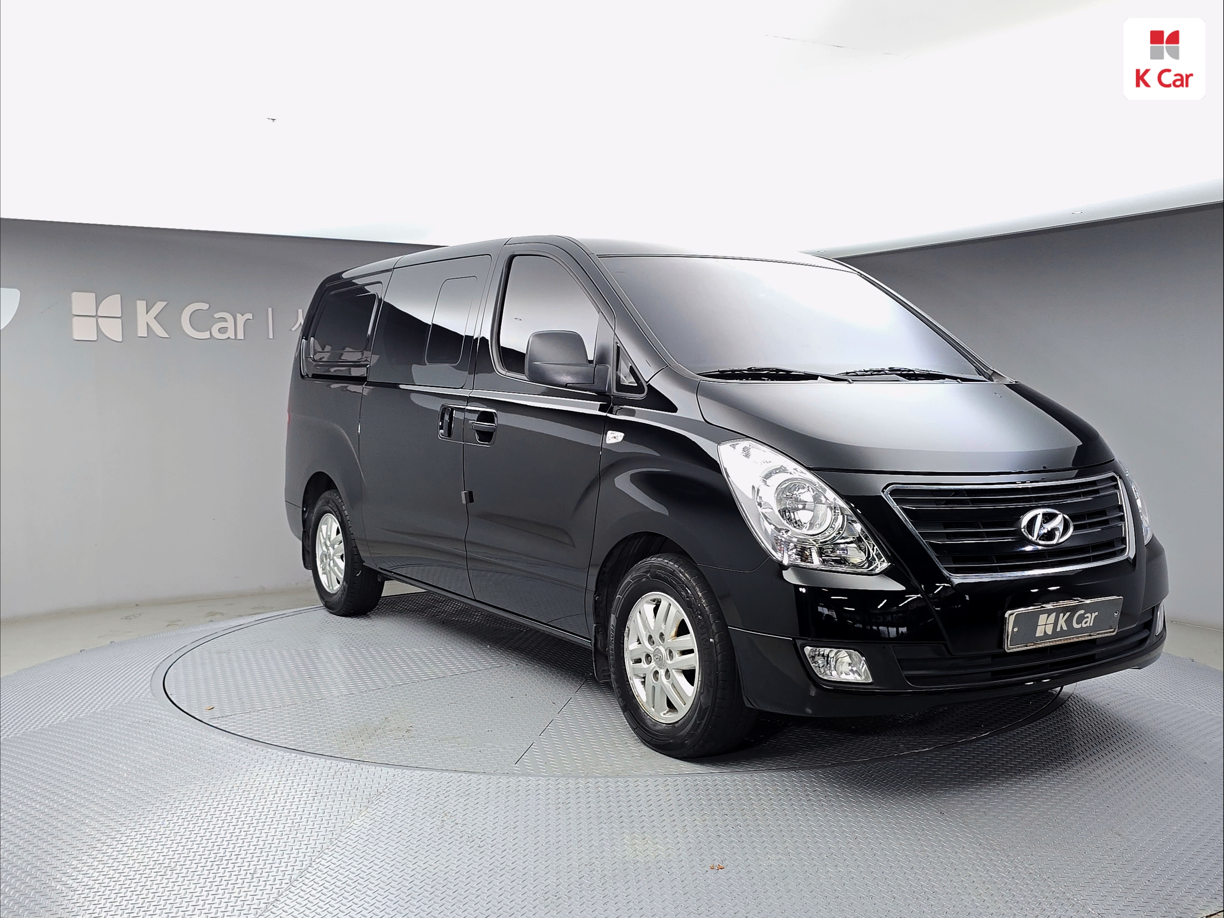 HYUNDAI Grand Starex 5-Seater Diesel Van