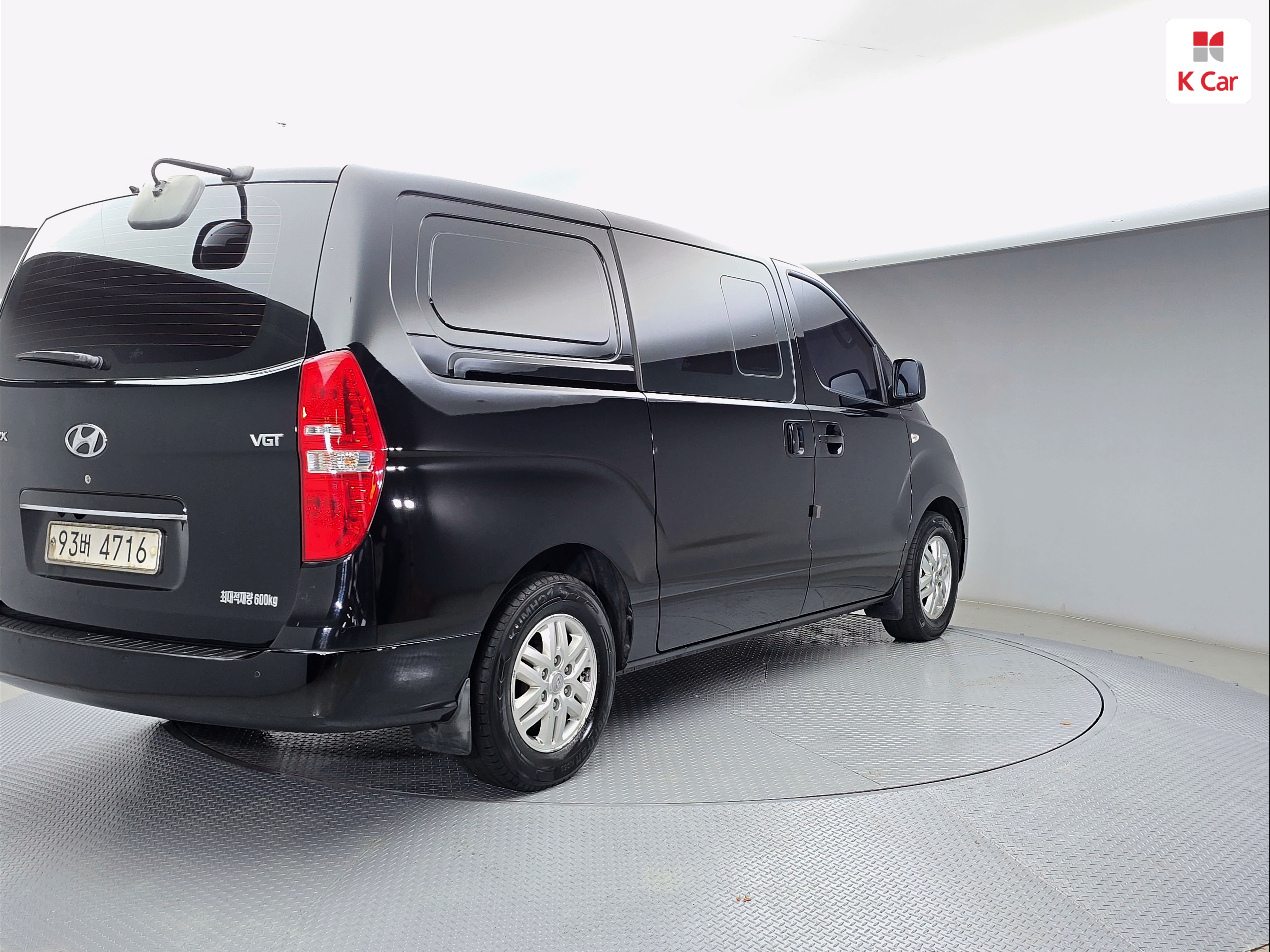 HYUNDAI Grand Starex 5-Seater Diesel Van