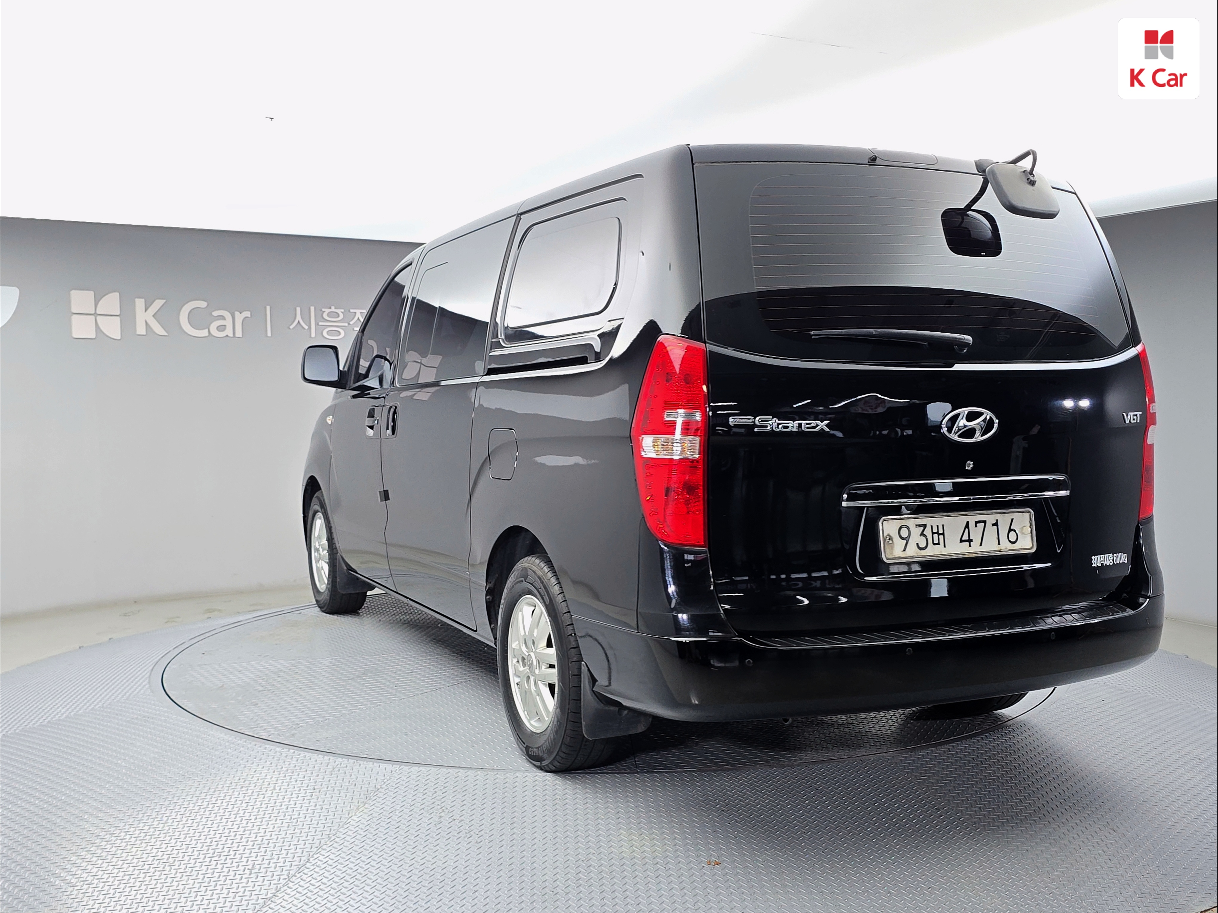 HYUNDAI Grand Starex 5-Seater Diesel Van