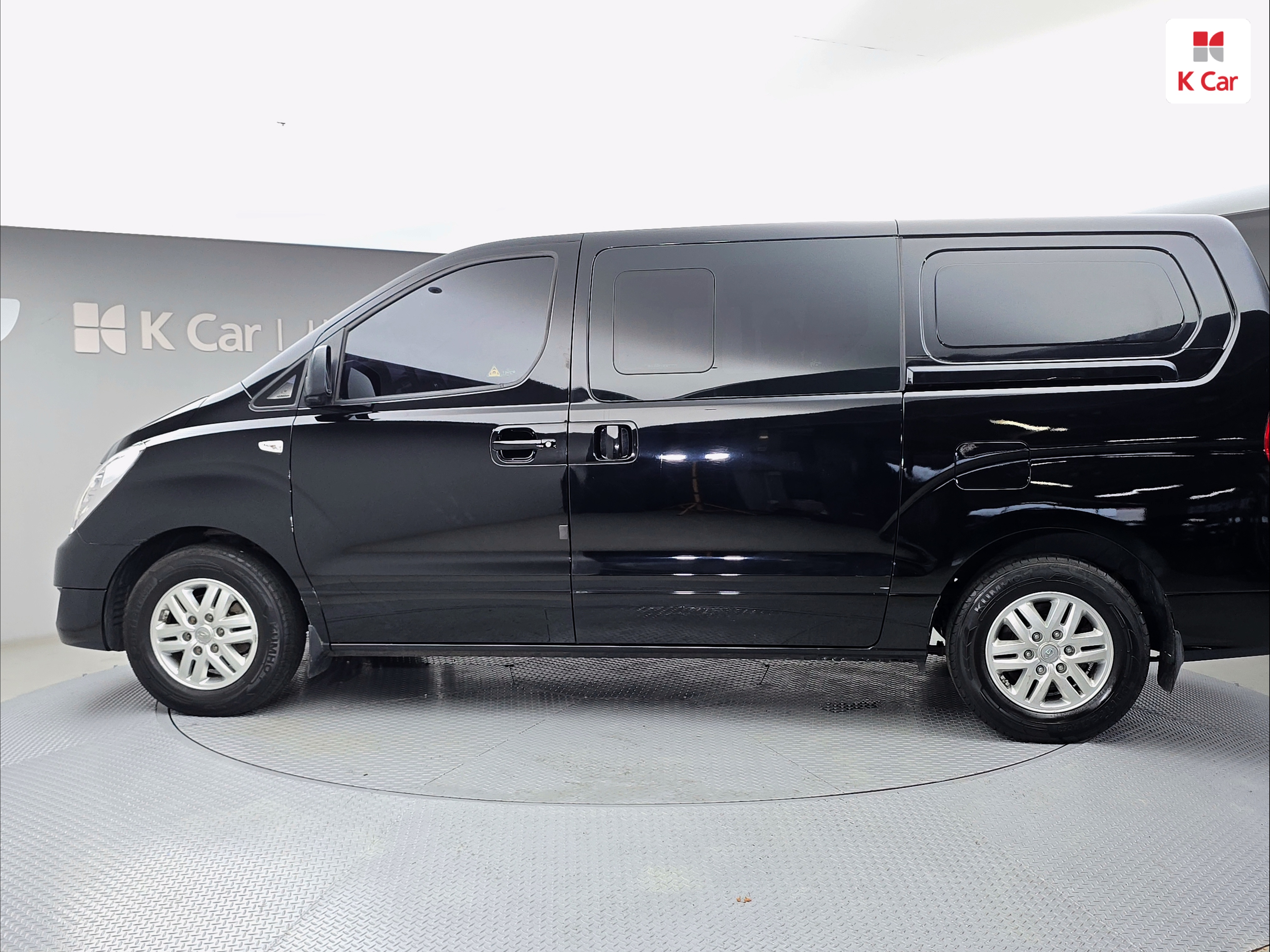 HYUNDAI Grand Starex 5-Seater Diesel Van