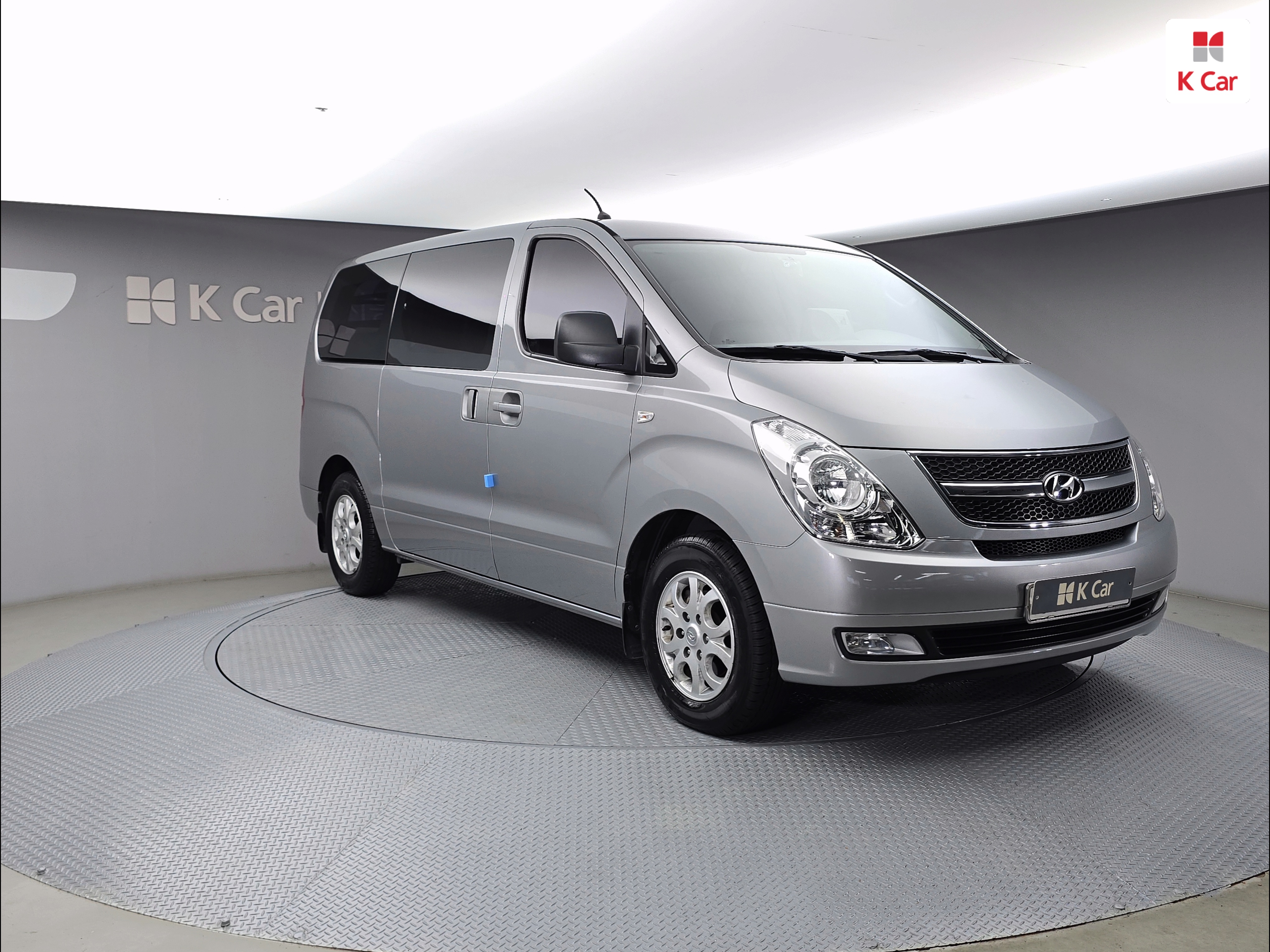 HYUNDAI Grand Starex 5-Seater Diesel Van